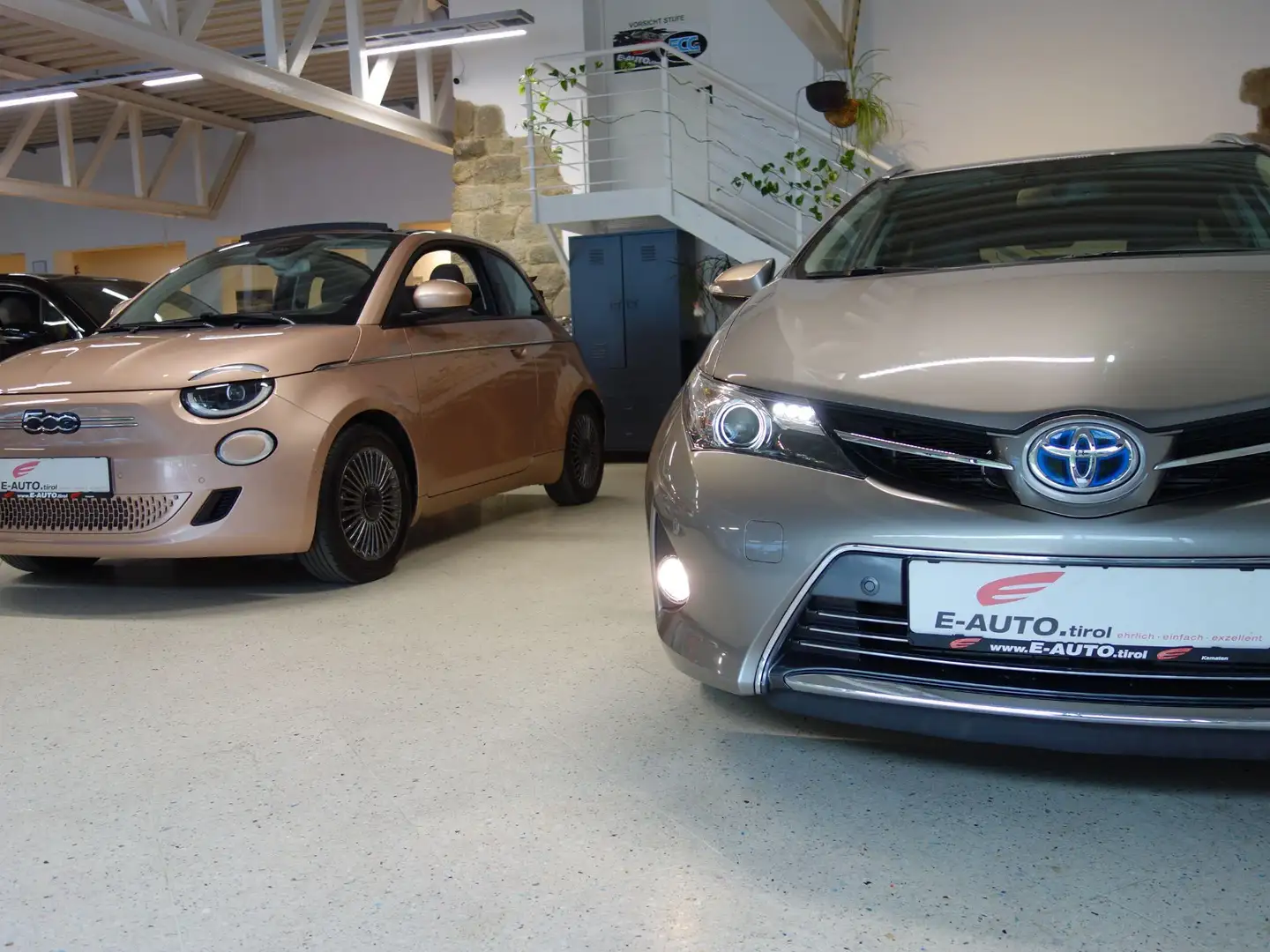 Toyota Auris TS 1,8 Hybrid Lounge *SERVICEGEPFLEGT *TOP AUSSTA Grau - 2