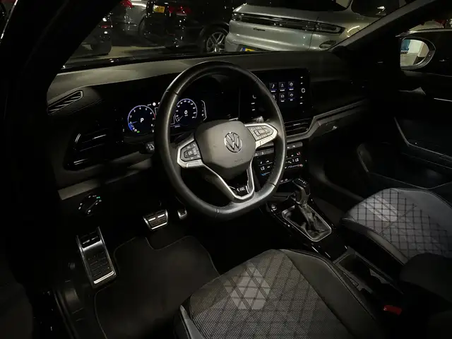 Volkswagen T-Roc view 5