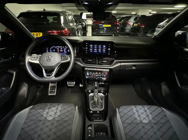 Volkswagen T-Roc view 4