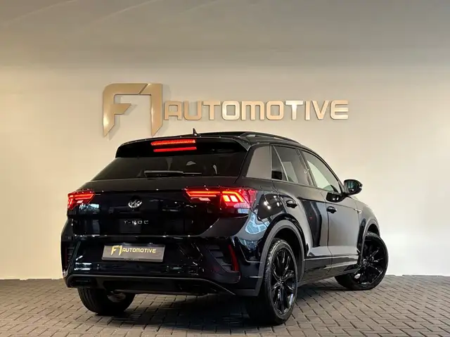 Volkswagen T-Roc view 3