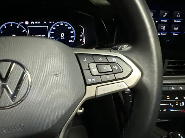 Volkswagen T-Roc view 14