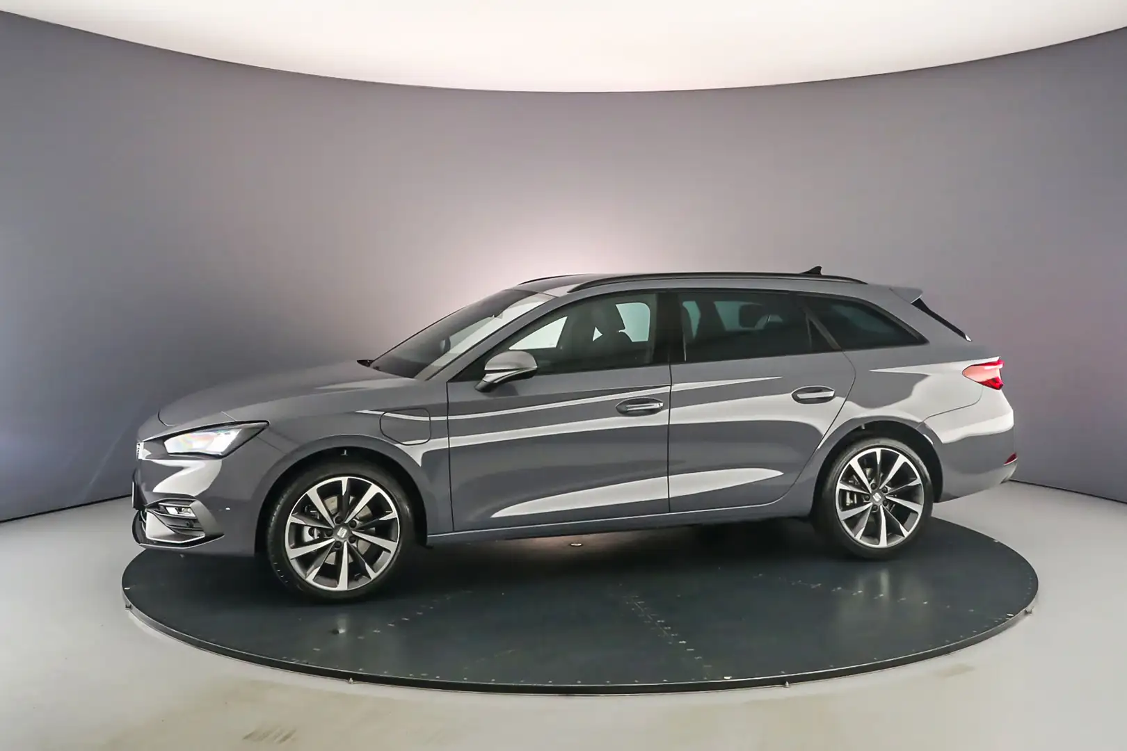 SEAT Leon Sportstourer 1.5 TSI eHybrid 204pk FR Business - e Grijs - 2