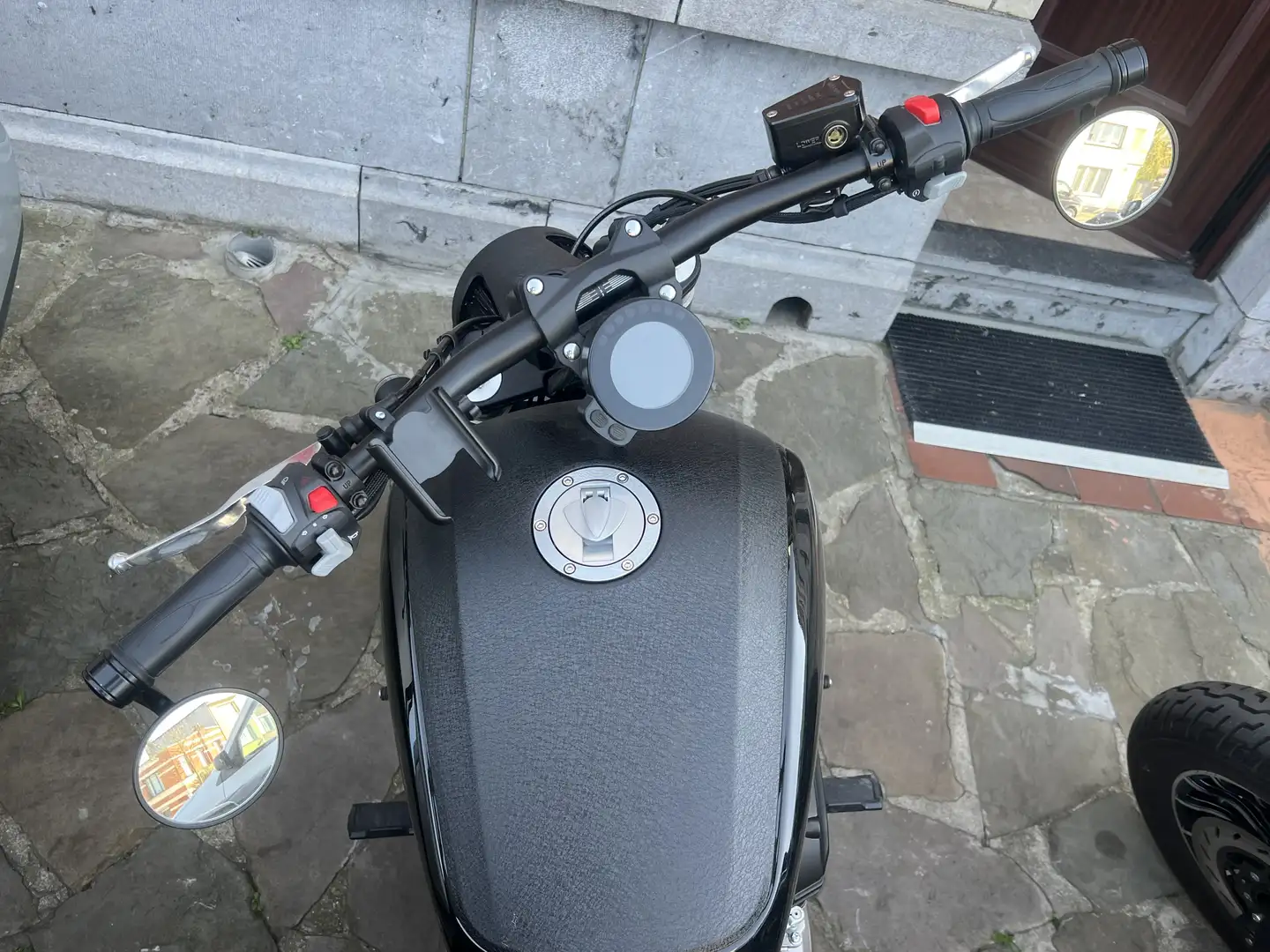 Benda 125cc Zwart - 2