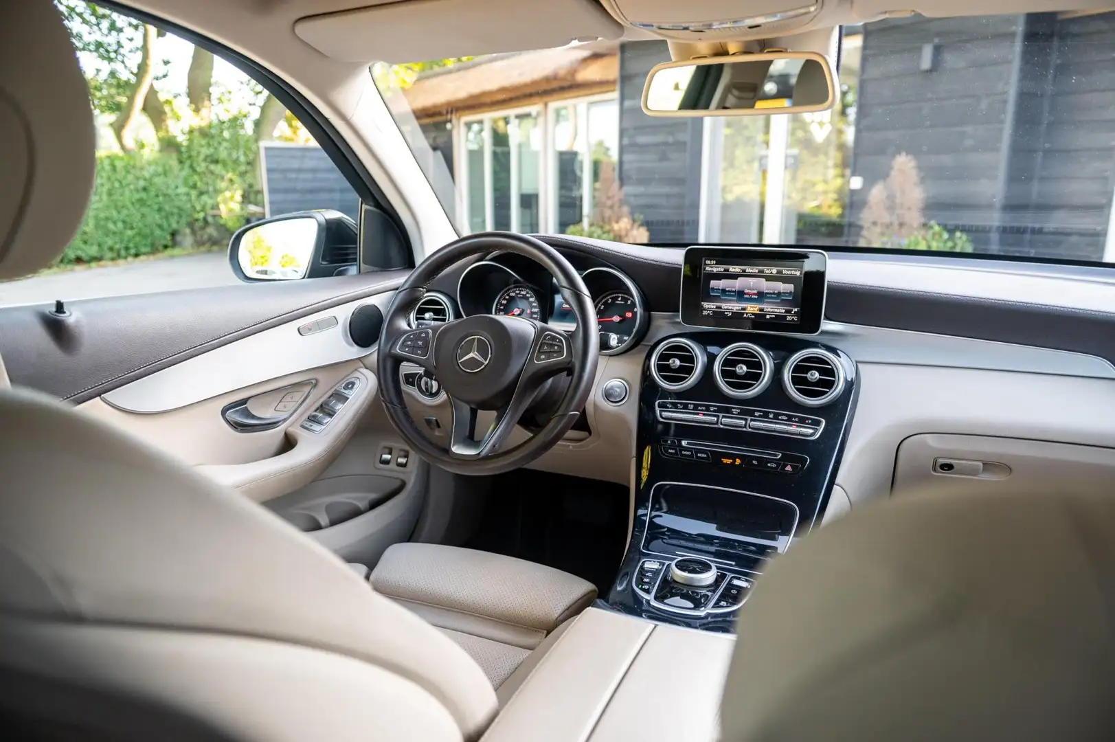 Mercedes-Benz GLC 250 4MATIC Premium Plus Trekhaak I Leder I Comfortstoe Schwarz - 2