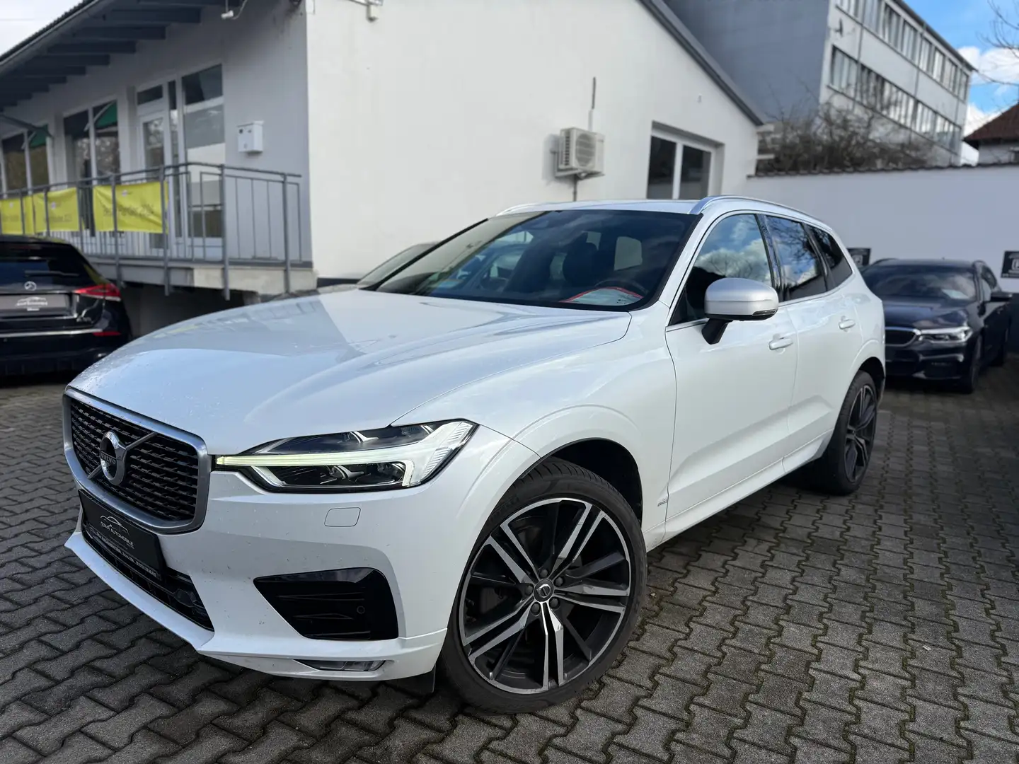 Volvo XC60 R Design*Allrad*Pano*360 Kamera*Head-up*AHK*uvm Blanc - 1