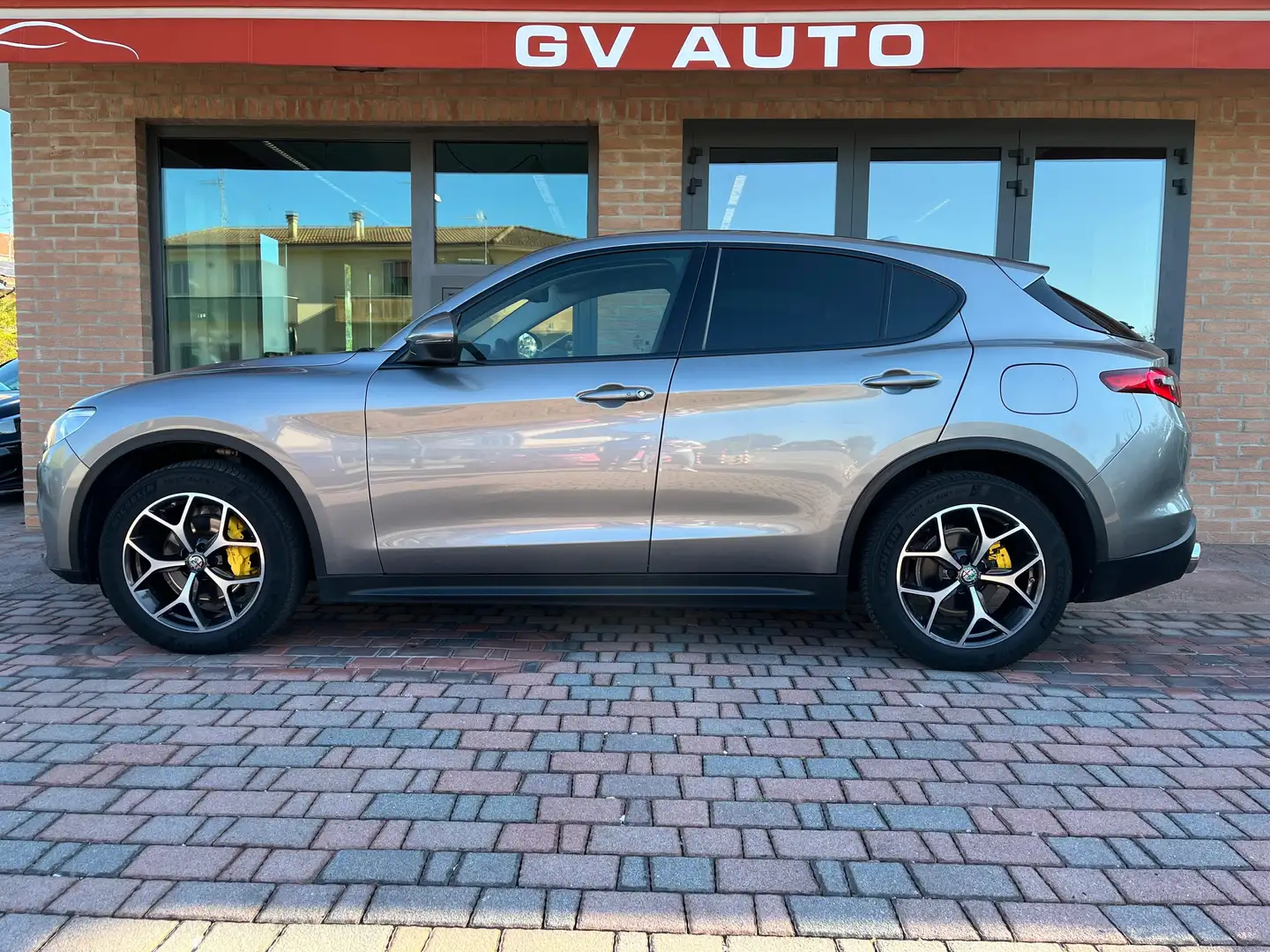 Alfa Romeo Stelvio Stelvio 2017 2.2 t Executive Q4 190cv auto my19 Grigio - 2