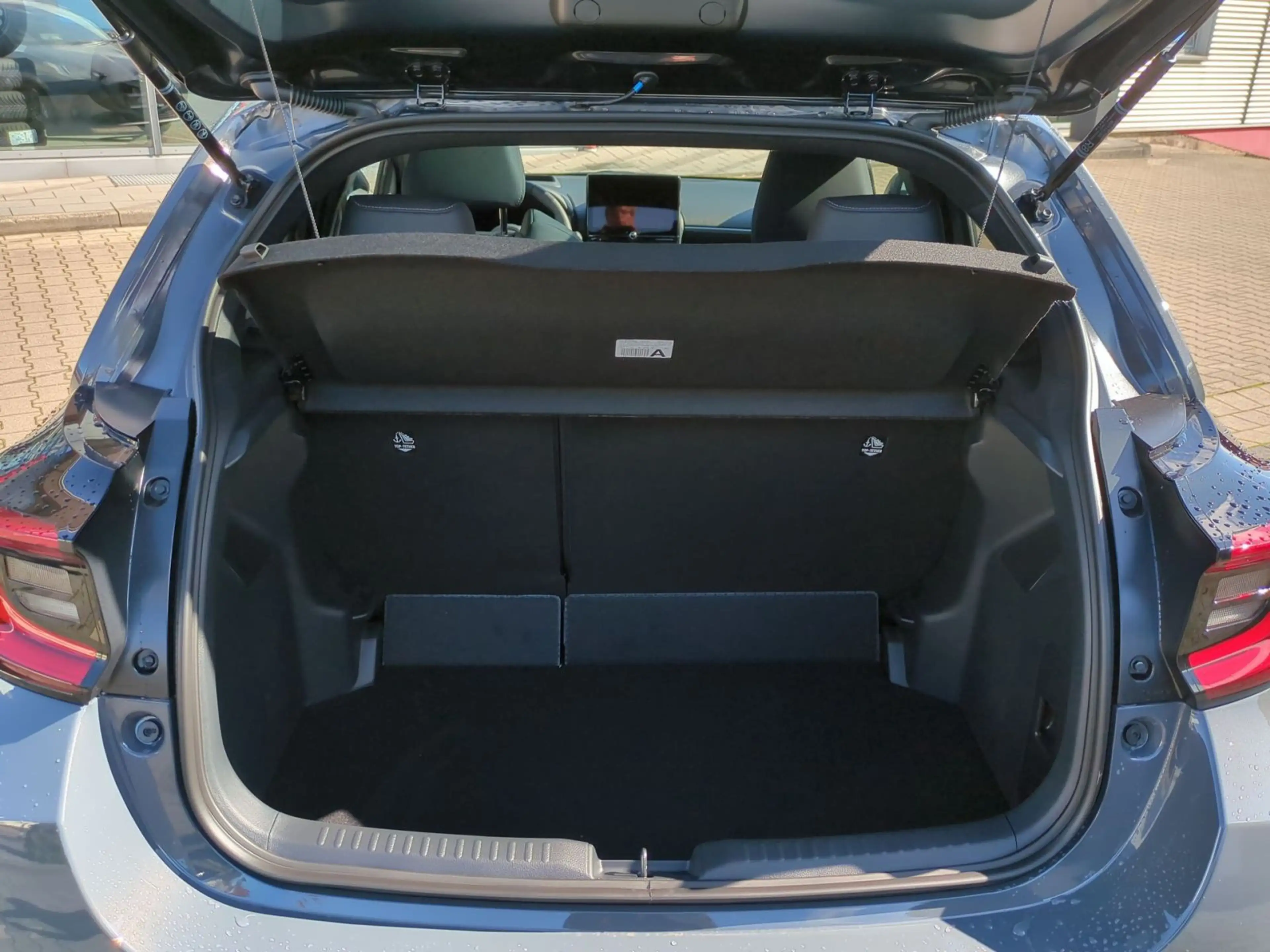 Mazda 2 Hybrid Lim. Homura Plus — photo 10