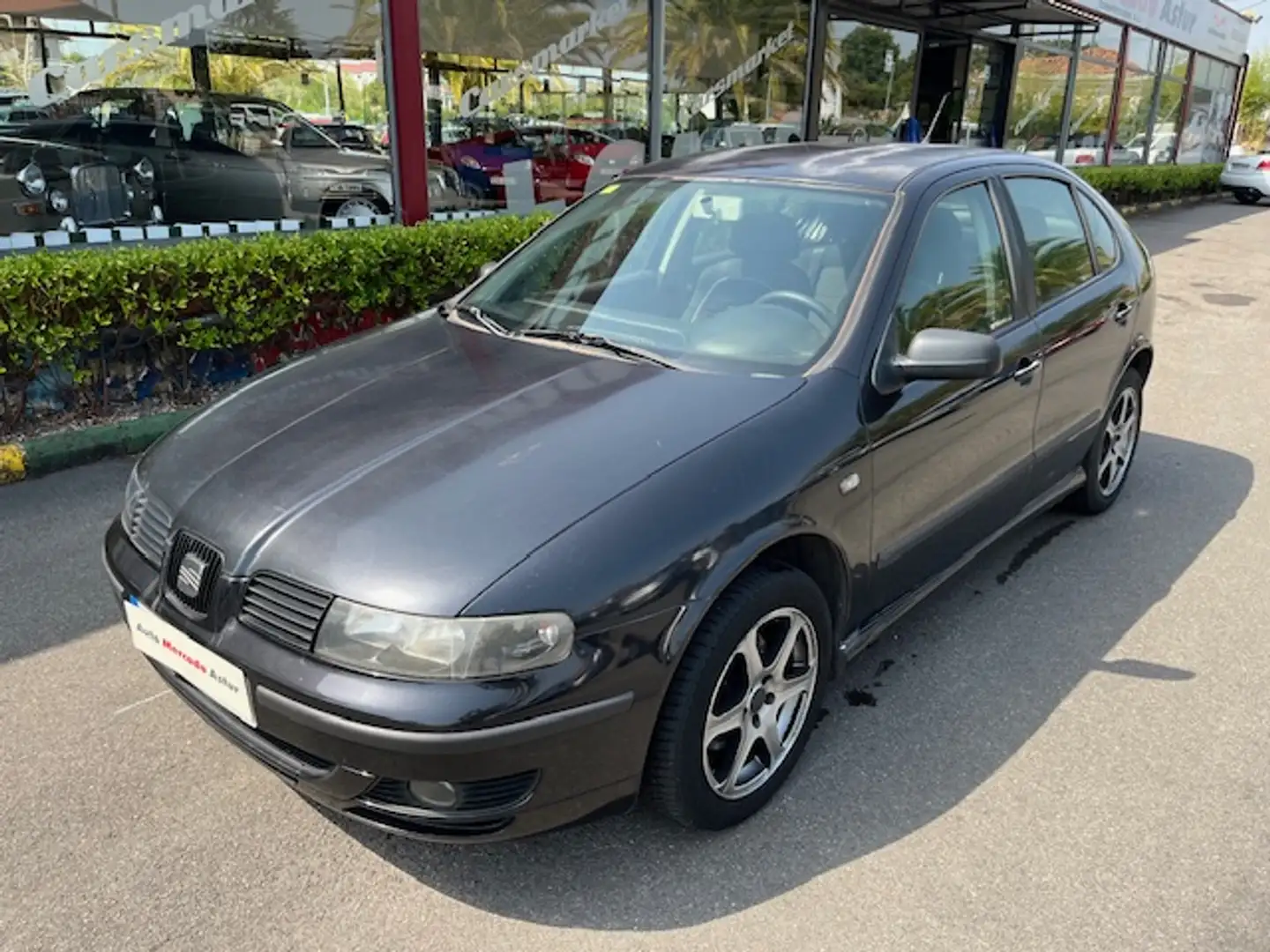 SEAT Leon 1.9TDI Signo-a Nero - 1