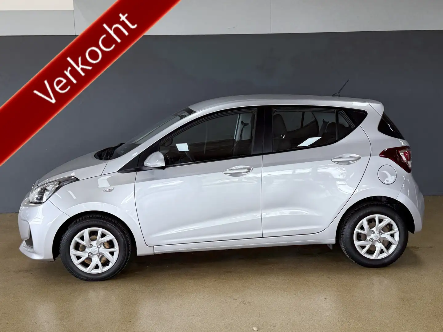 Hyundai i10 1.0i i-Motion Comfort Grijs - 2