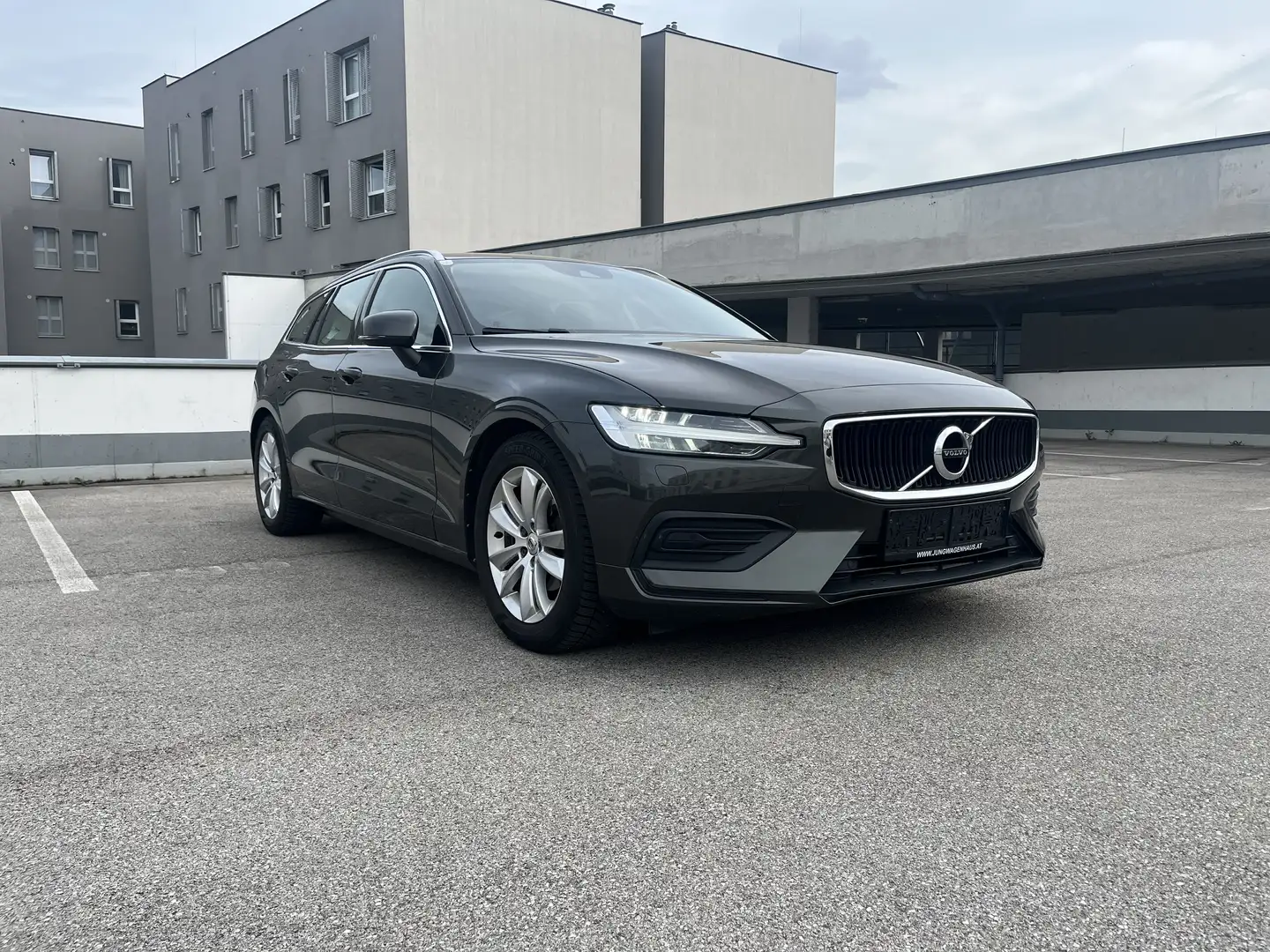 Volvo V60 D4 Geartronic Momentum - 1