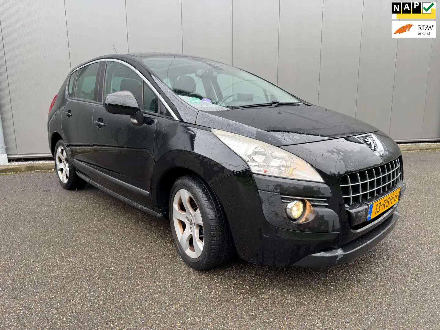 Peugeot 3008 1.6 VTi ST NAVI CLIMA PANO Noir - 1