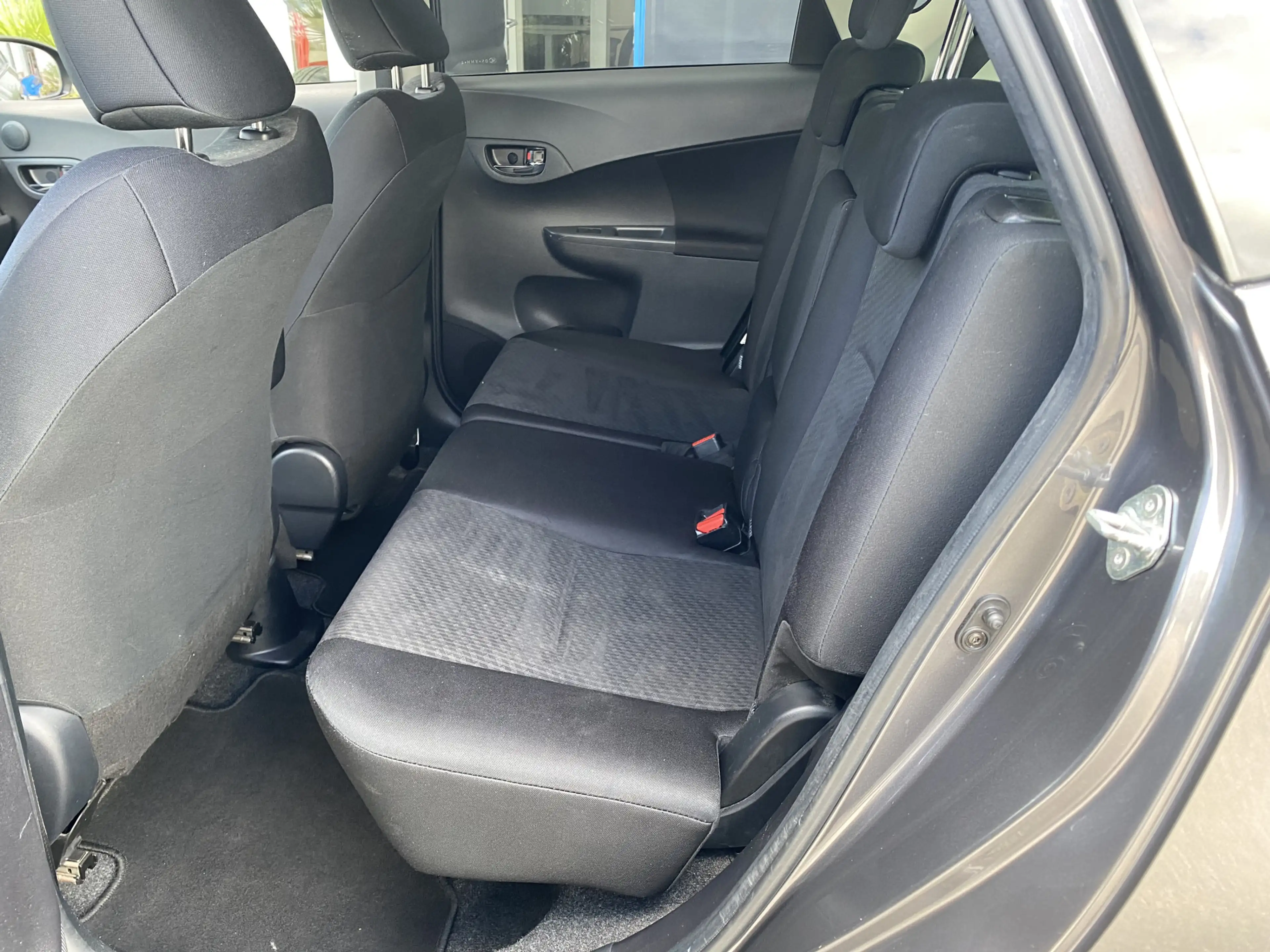 Toyota Verso-S 1.3 VVT-i Dynamic — photo 6