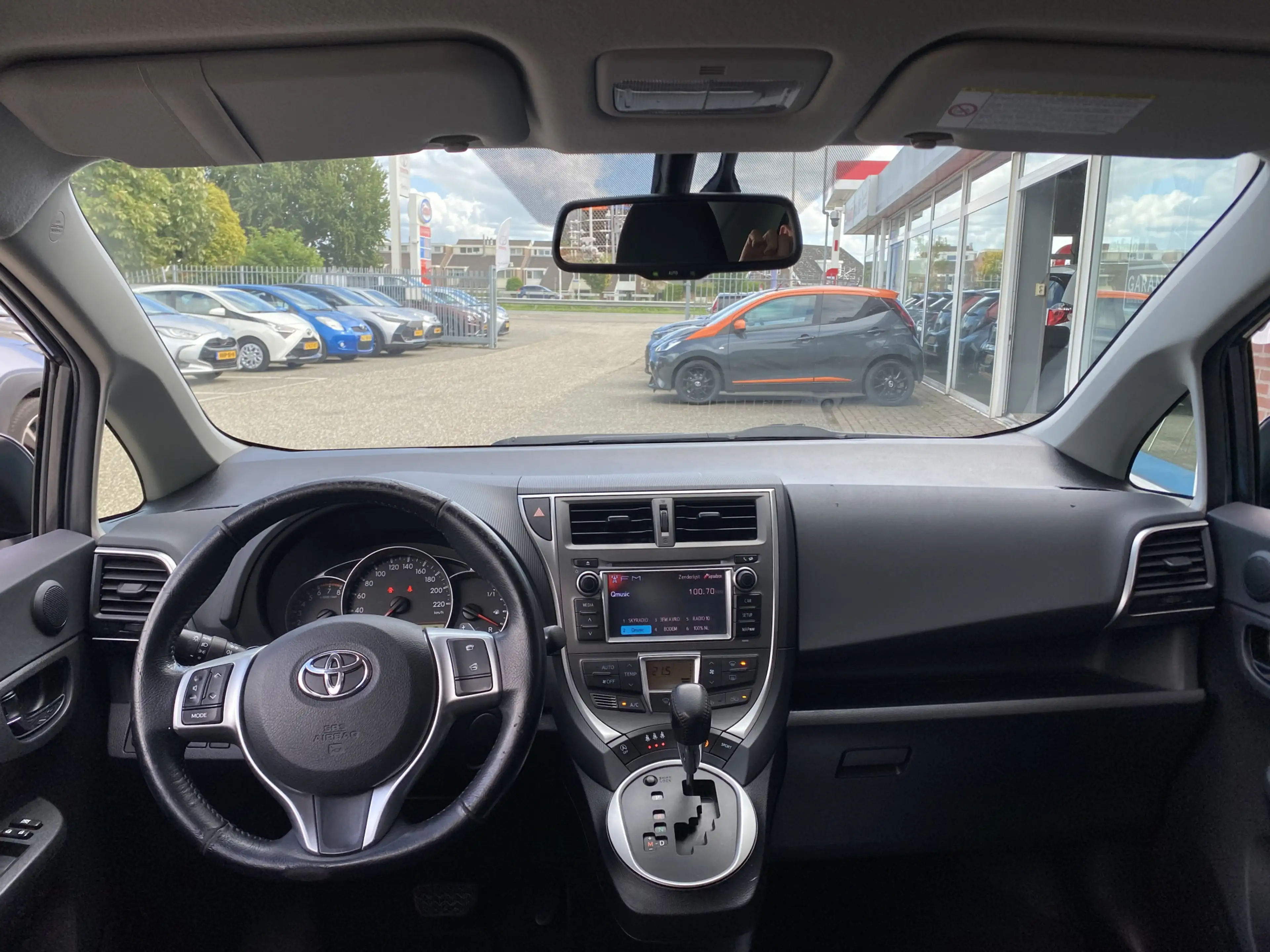 Toyota Verso-S 1.3 VVT-i Dynamic — photo 7