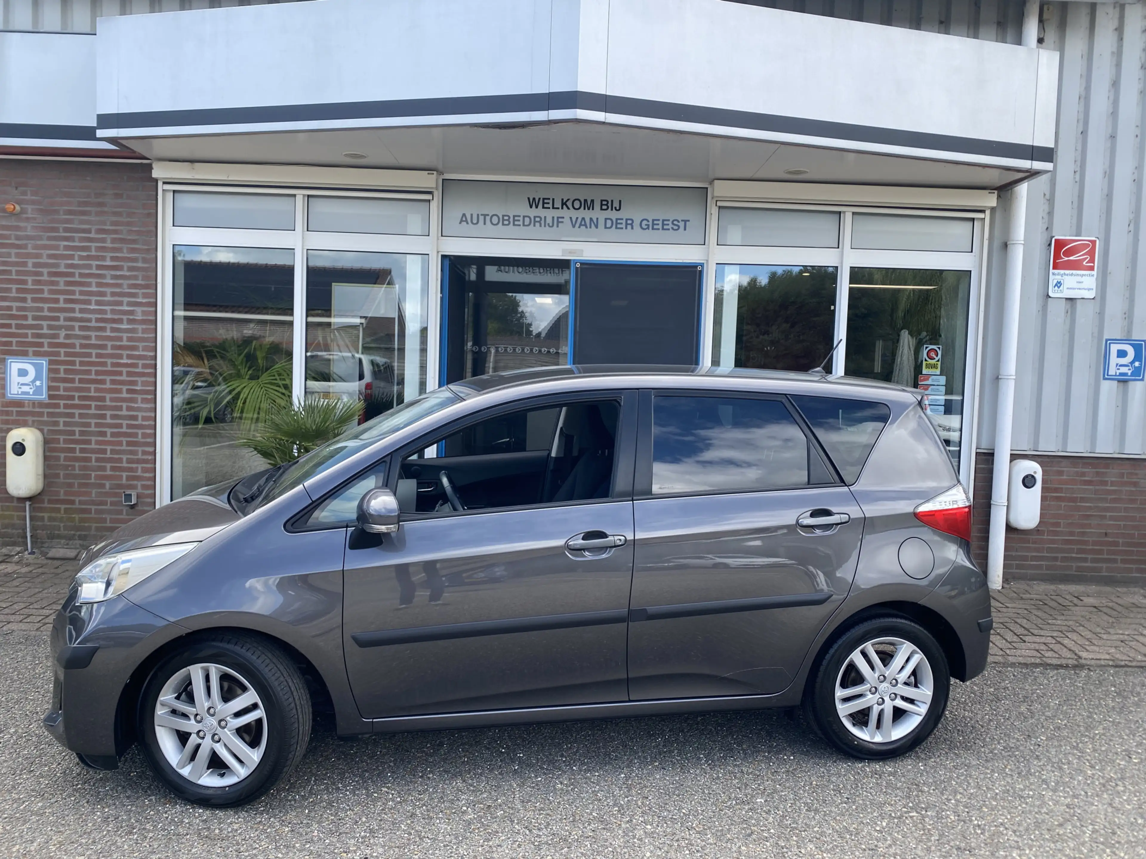 Toyota Verso-S 1.3 VVT-i Dynamic