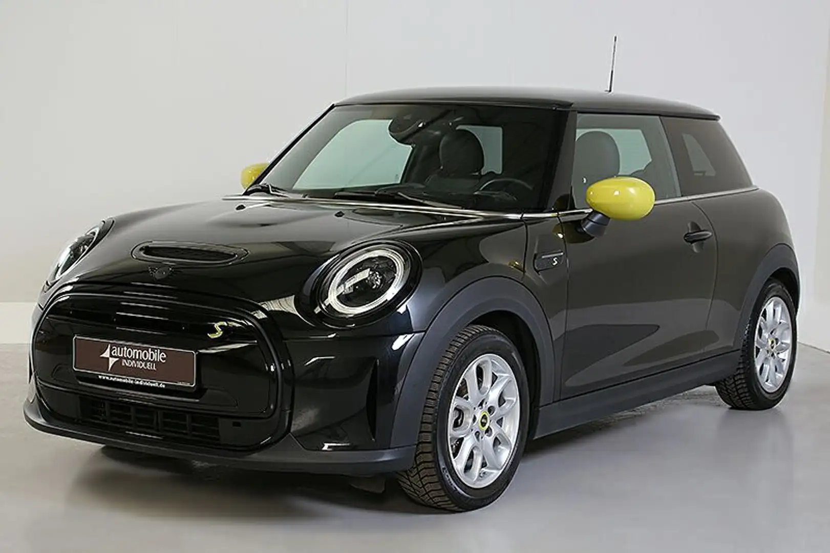 MINI Cooper SE 3-Türer LED Leder HuD DAB Navigat Schwarz - 2