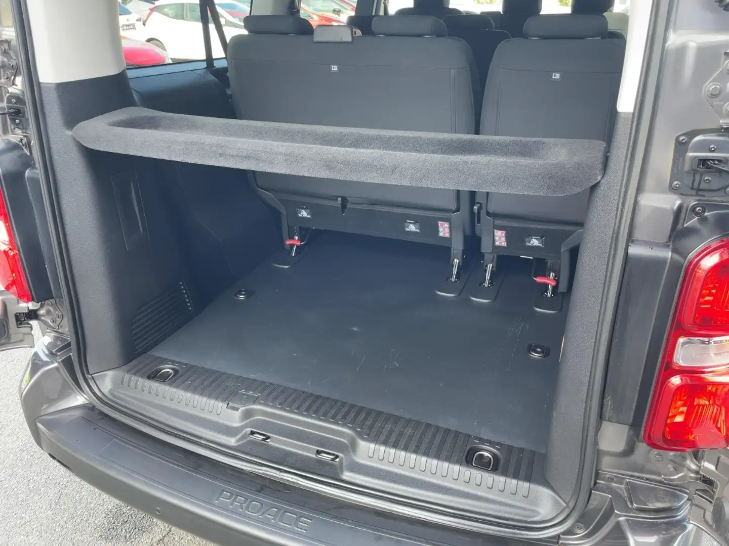 Toyota Proace Verso 2.0 D-4D L2 Shuttle Comfort Navi Gris - 2