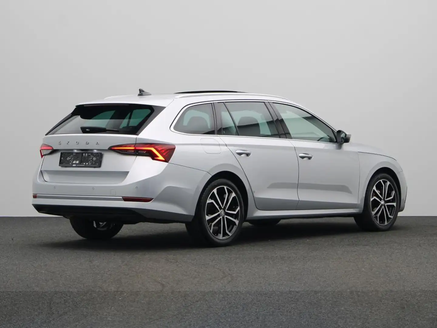 Skoda Octavia Style 1.5 TSI 150 PK  PANORAMISCH DAK Argent - 2