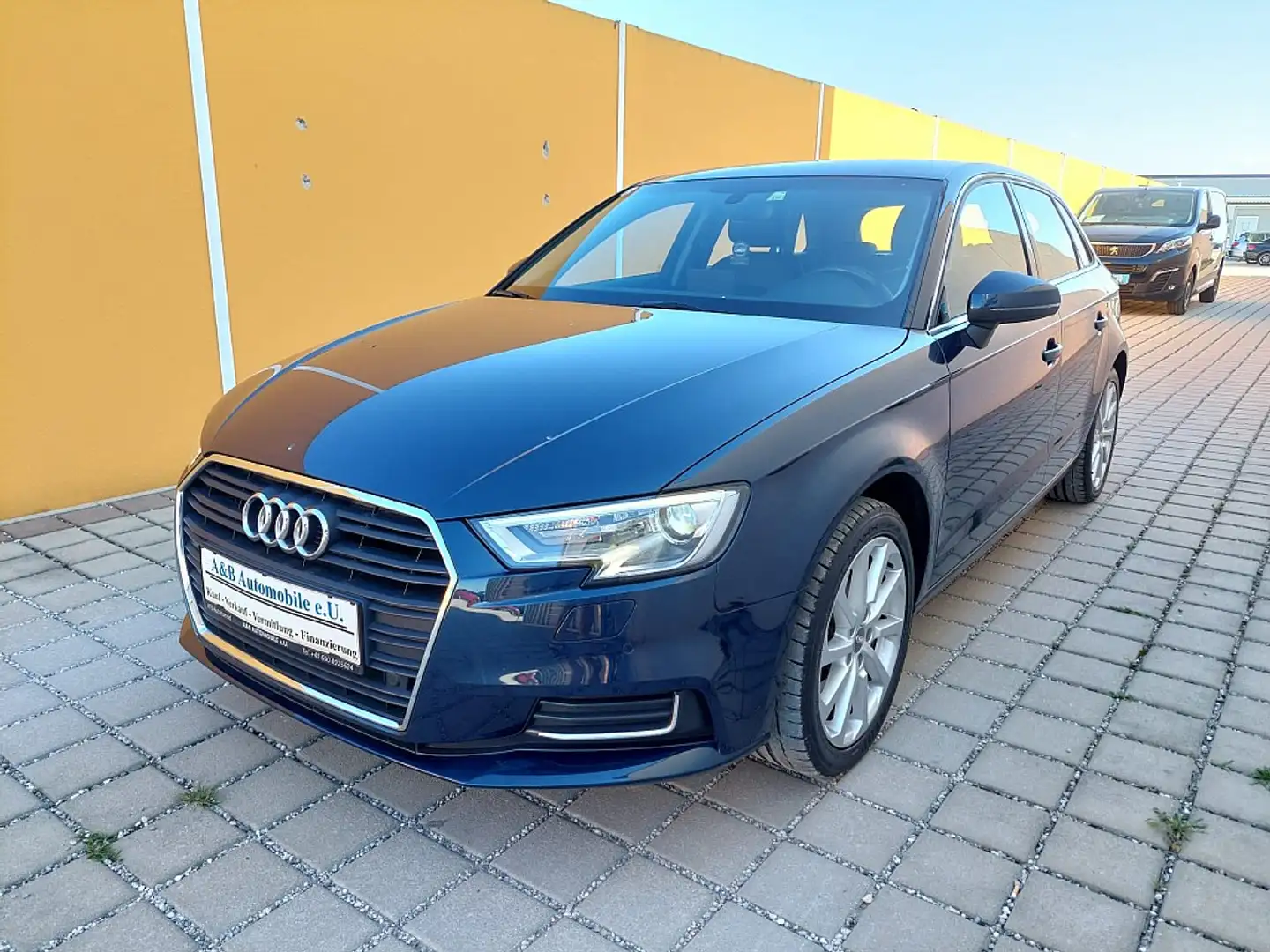 Audi A3 SB 1,4 TFSI COD ultra S-tronic intense Erster B... Schwarz - 1
