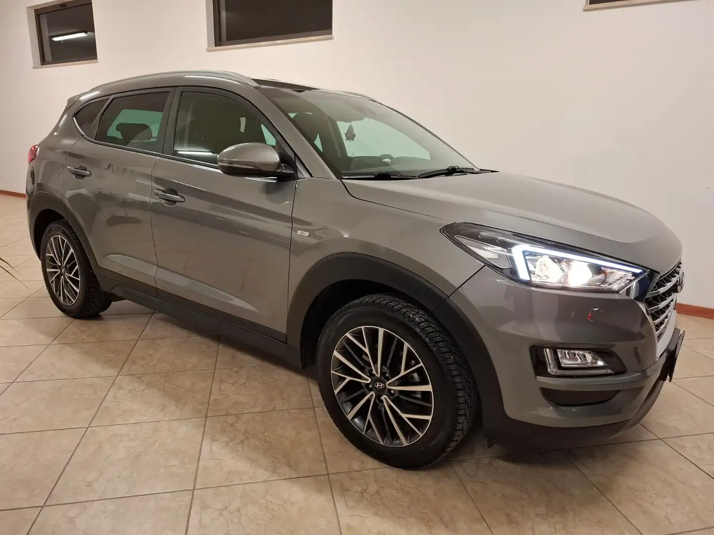 Hyundai TUCSON Tucson II 2018 1.6 crdi 48V Xline 2wd 115cv Gris - 1