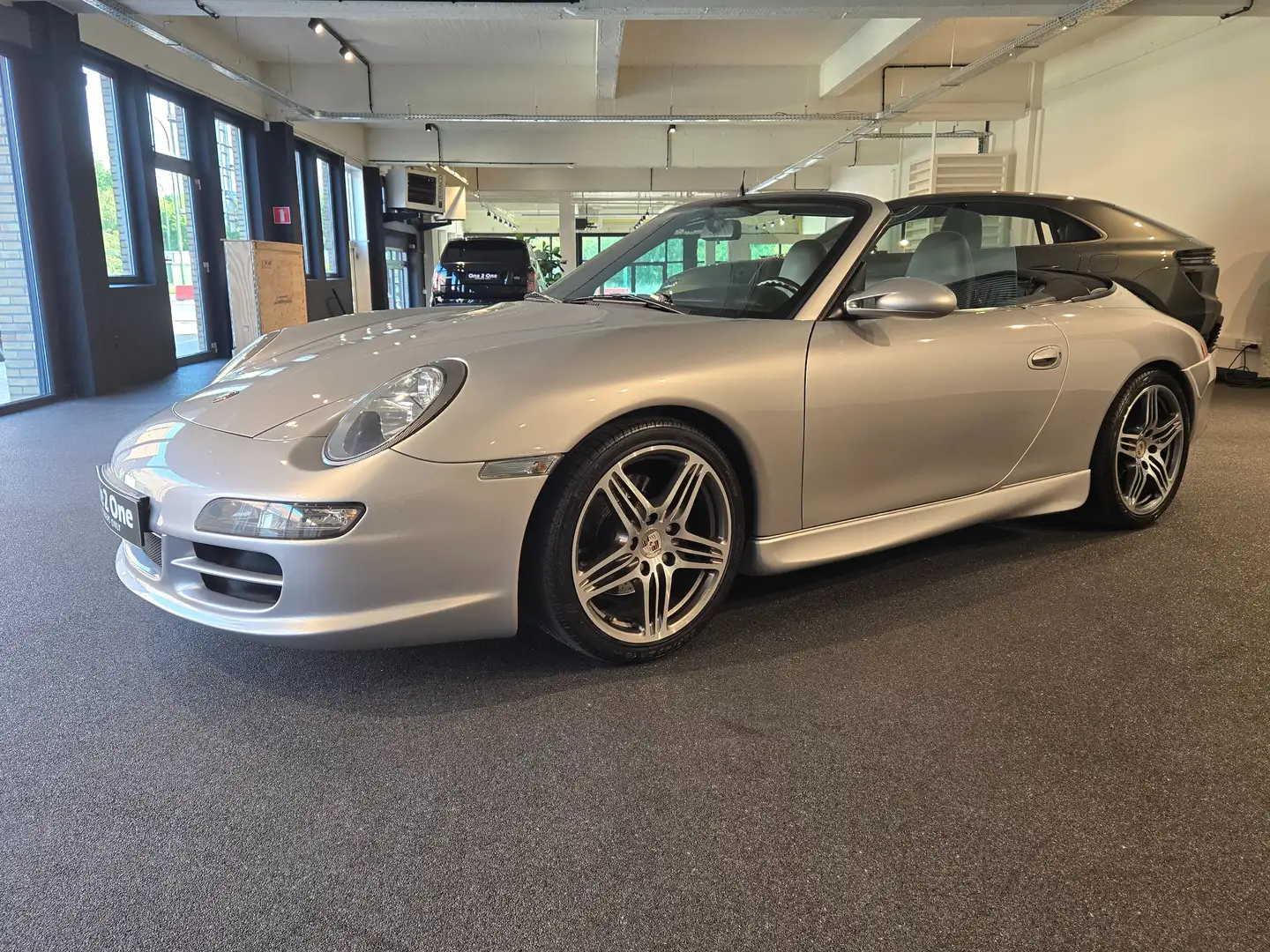 Porsche 996 Carrera 2 Cabriolet - Look 997 Carrera Argent - 1