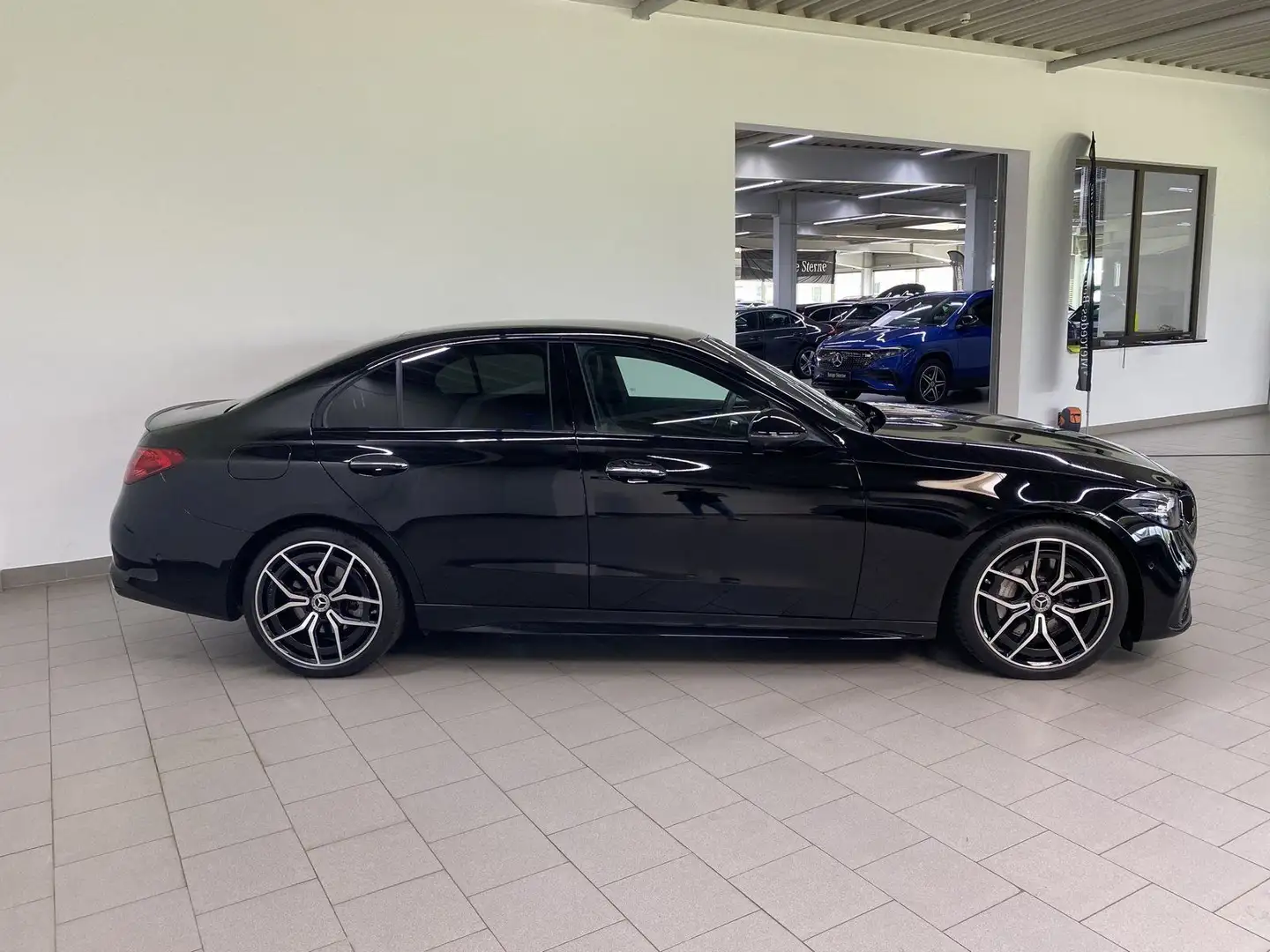 Mercedes-Benz C 300 d 4M AMG+NIGHT+DIST+DIGI+KEY+NAV+360°+AMBI Schwarz - 2