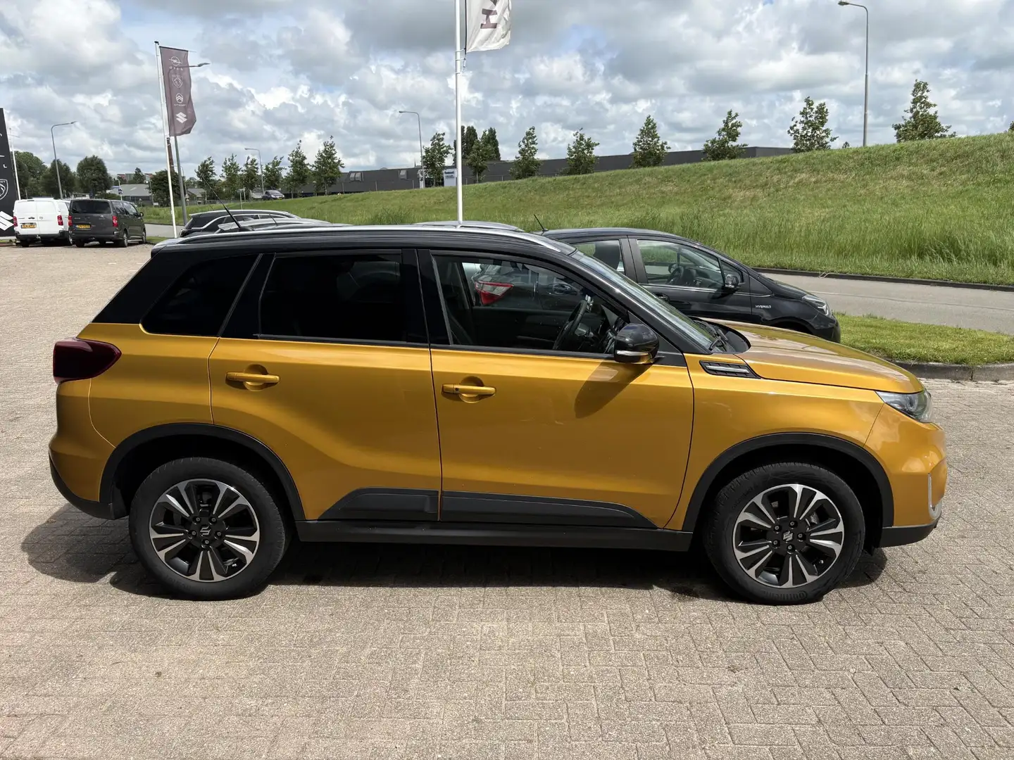 Suzuki Vitara 1.5 Hybrid Style 115pk | Automaat | Camera | Clima Gelb - 2