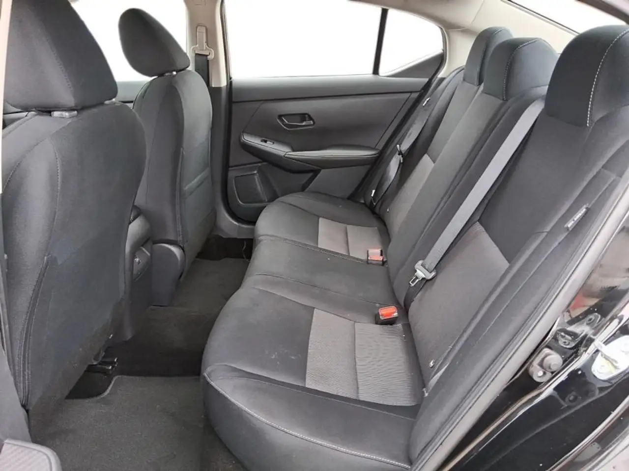 Nissan Sentra снимка Nissan Sentra