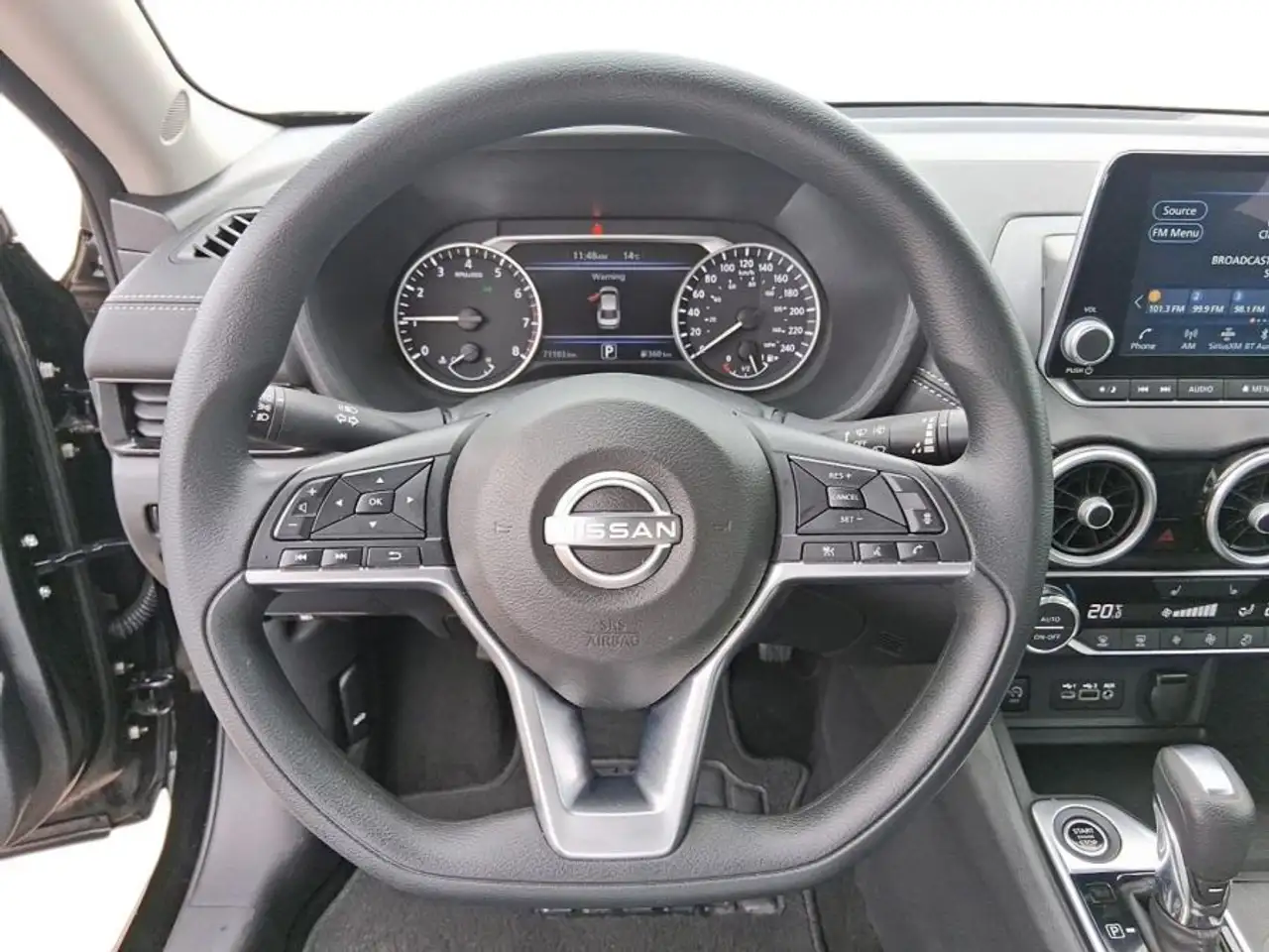 Nissan Sentra снимка Nissan Sentra