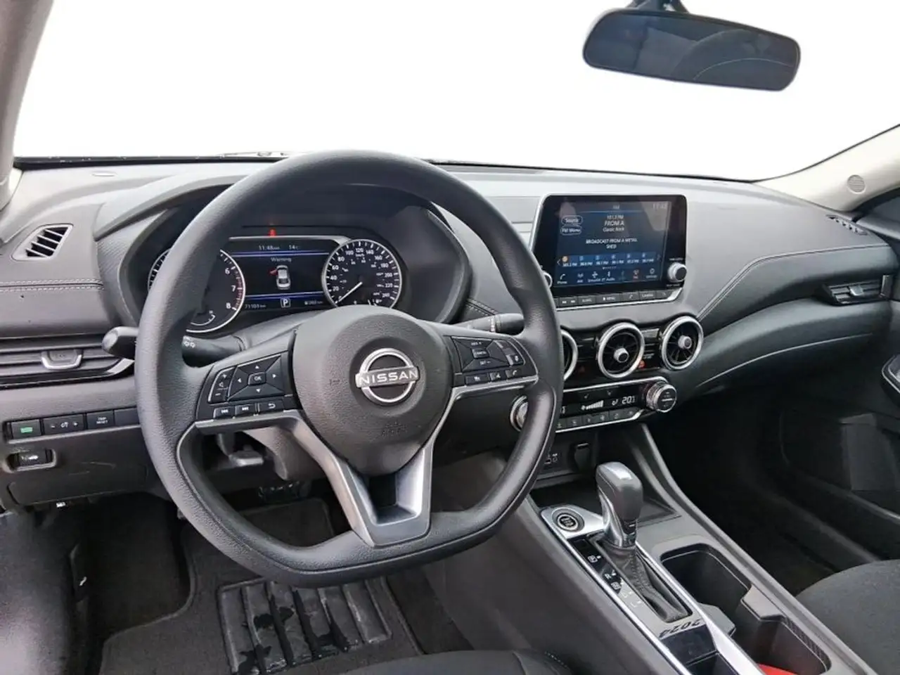 Nissan Sentra снимка Nissan Sentra