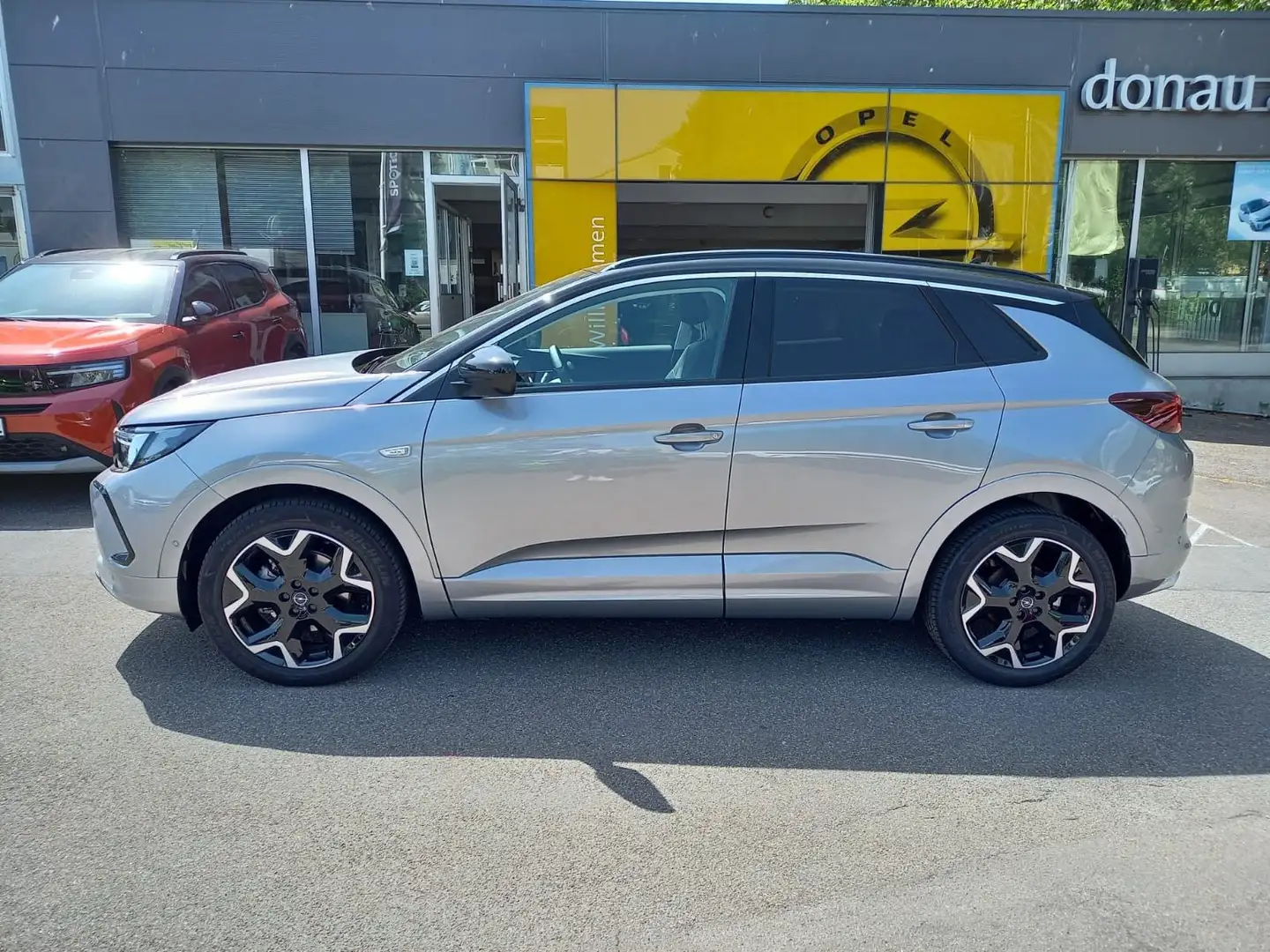 Opel Grandland X Grandland 1.2T AT8 Ultimate Grijs - 2