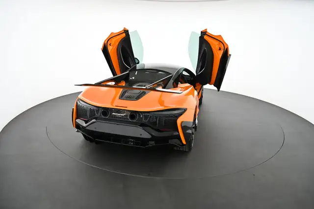 McLaren Artura view 12