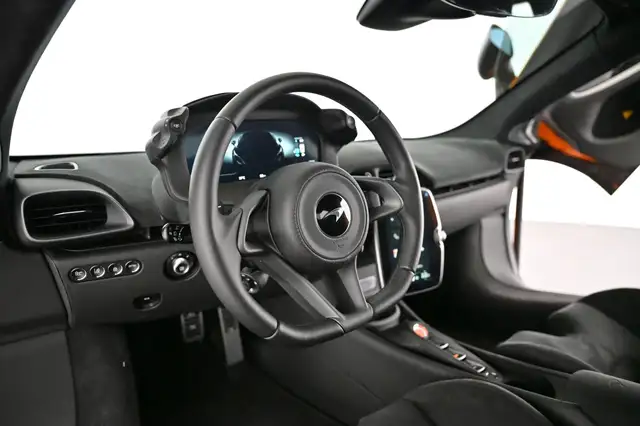 McLaren Artura view 29