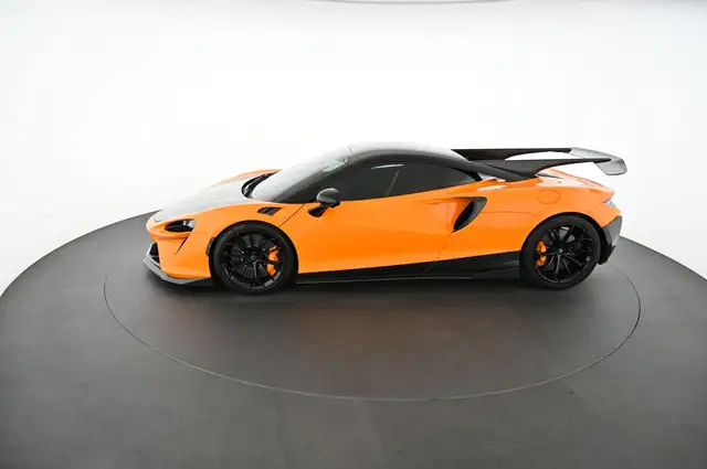 McLaren Artura view 17
