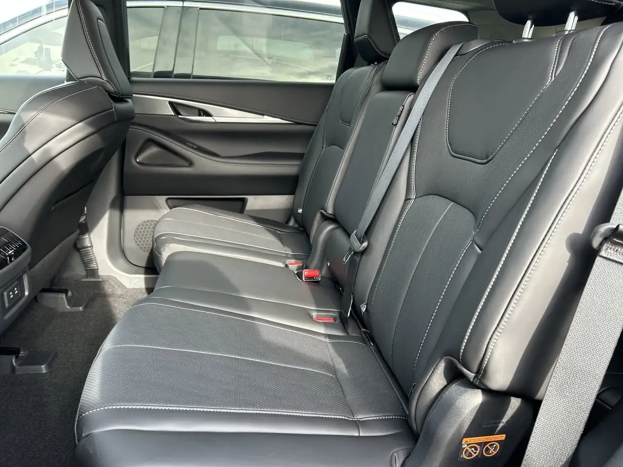 Infiniti QX60 снимка Infiniti QX60
