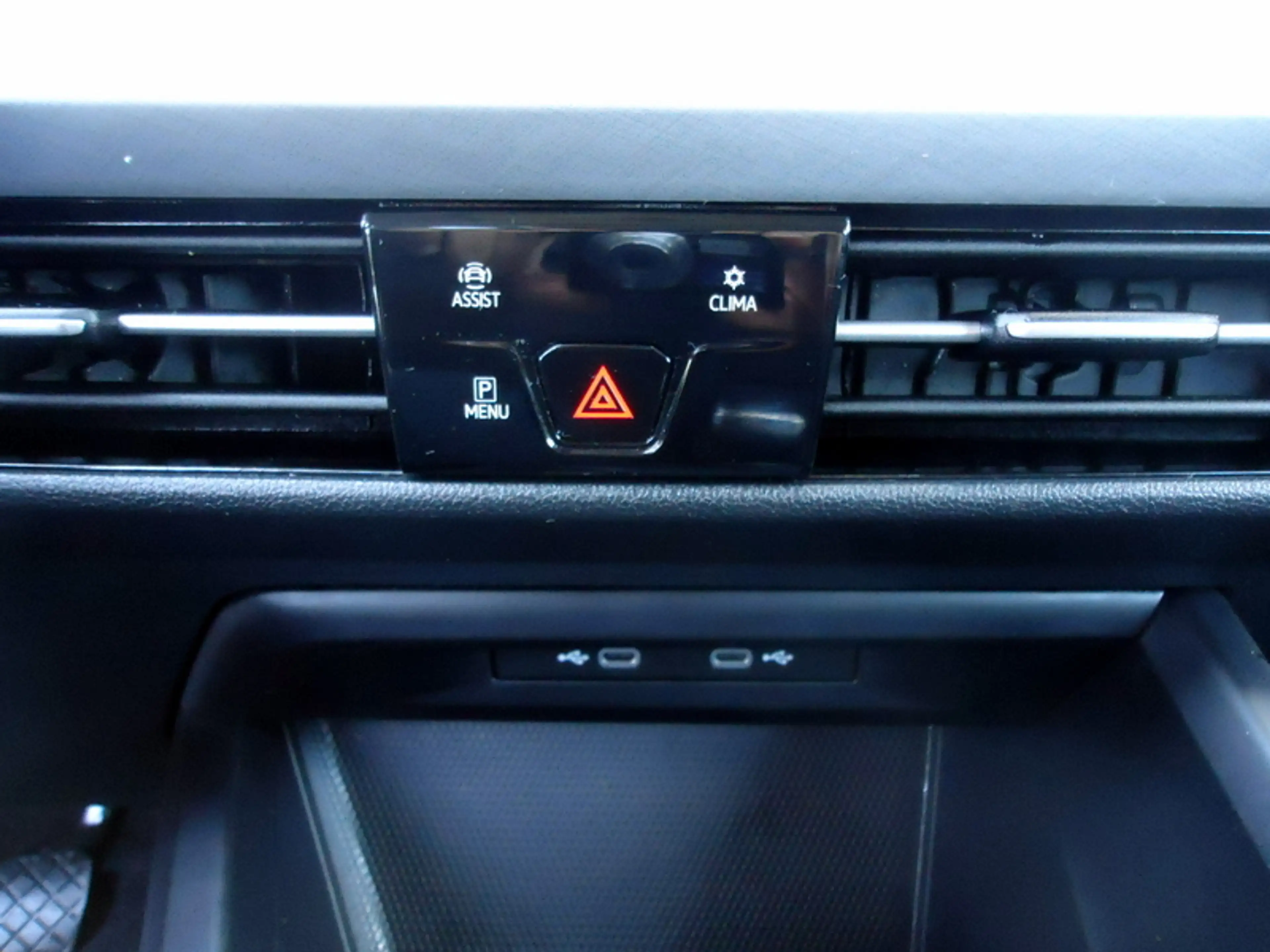 Volkswagen Golf Life TSI **Klima**LED**ACC** — photo 12