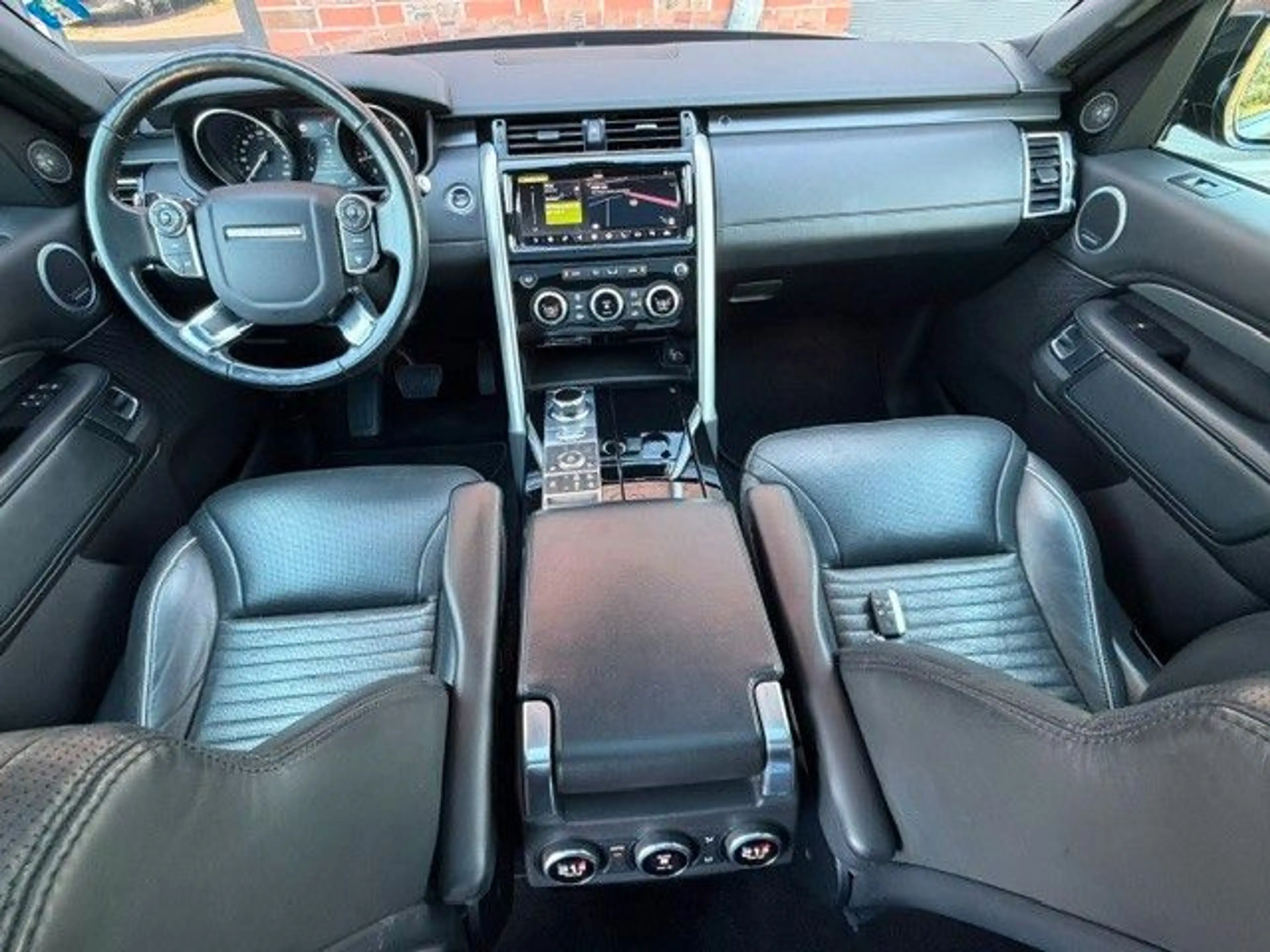 Land Rover Discovery DISCOVERY 5 HSE LUXURY,PANO,7-ELEK SITZE, 1.HAND — photo 4