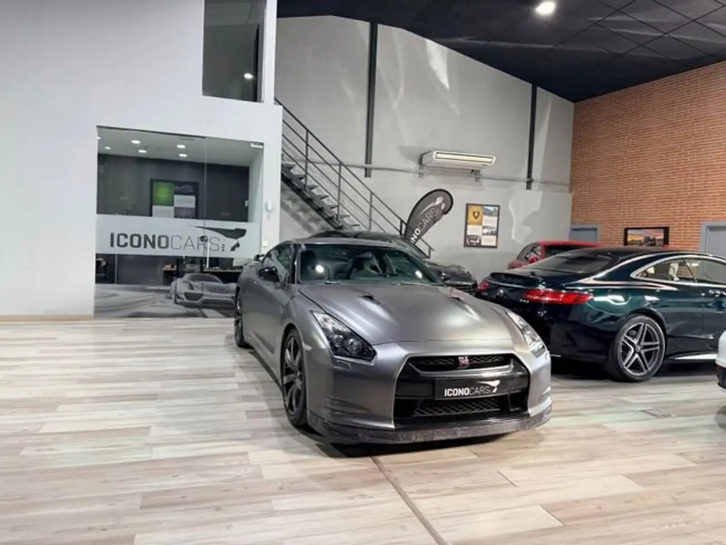 Nissan GT-R Gris - 1