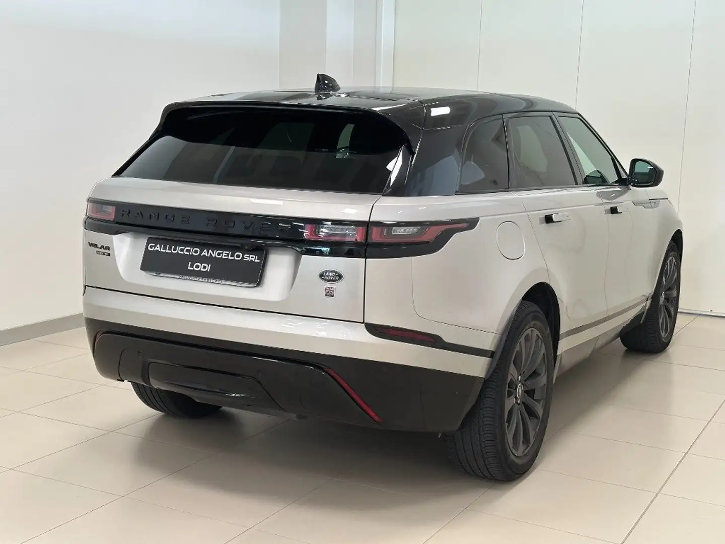 Land Rover Range Rover Velar 2.0D I4 240 CV R-Dynamic SE Grigio - 2