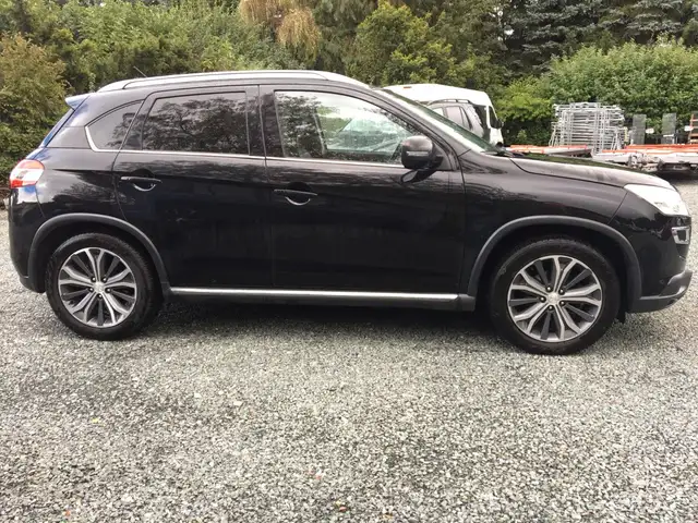 Peugeot 4008 view 4