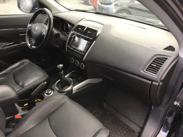 Peugeot 4008 view 8