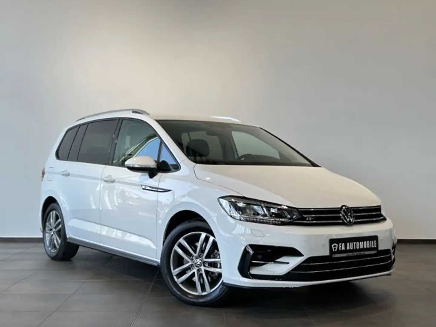 Volkswagen Touran R Line 7 Sitzer Led Sandheizung Kamera Bílá - 2