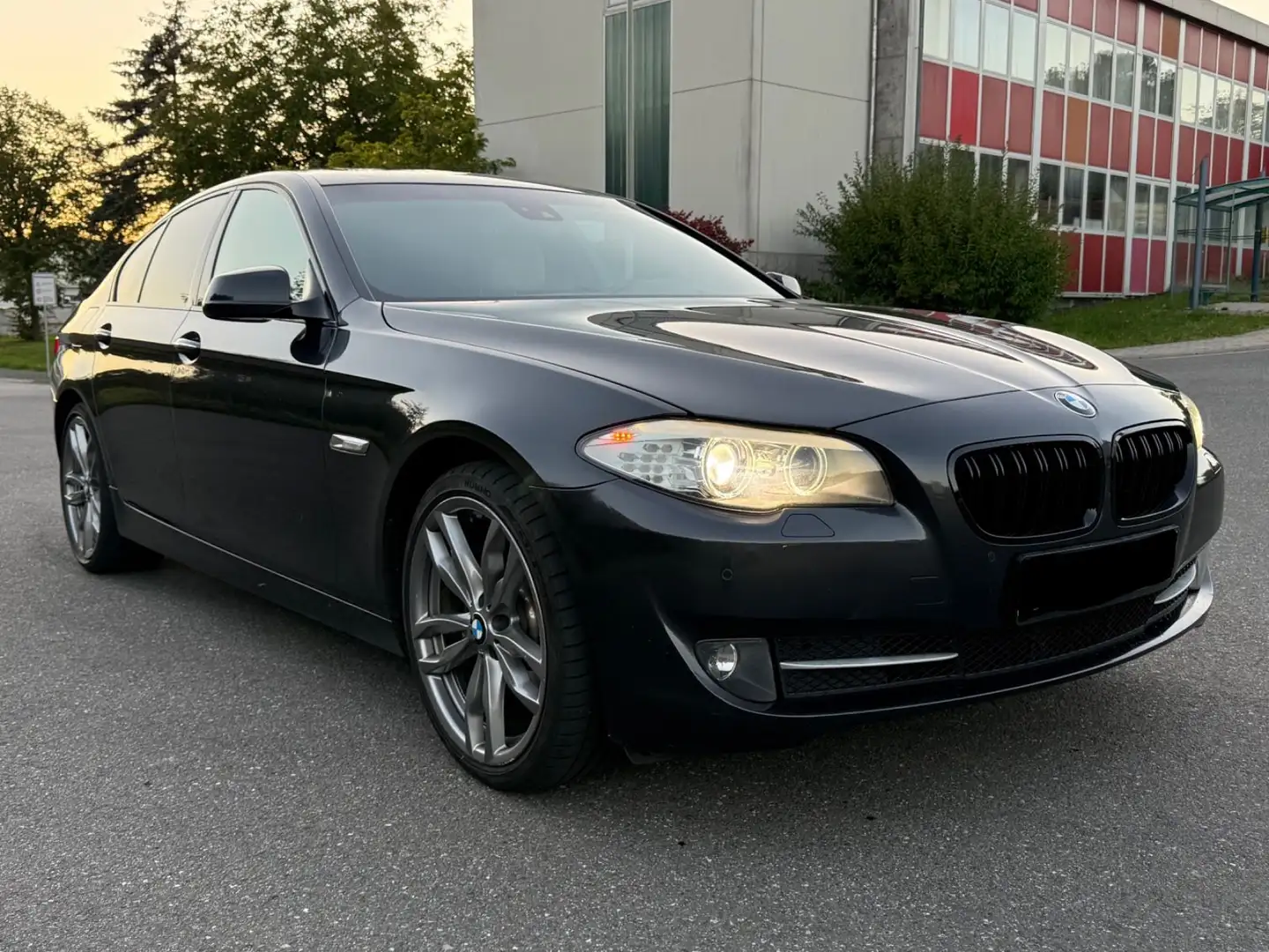 BMW 523 i Automatik - Tempomat - Schiebedach - Xenon Grau - 1