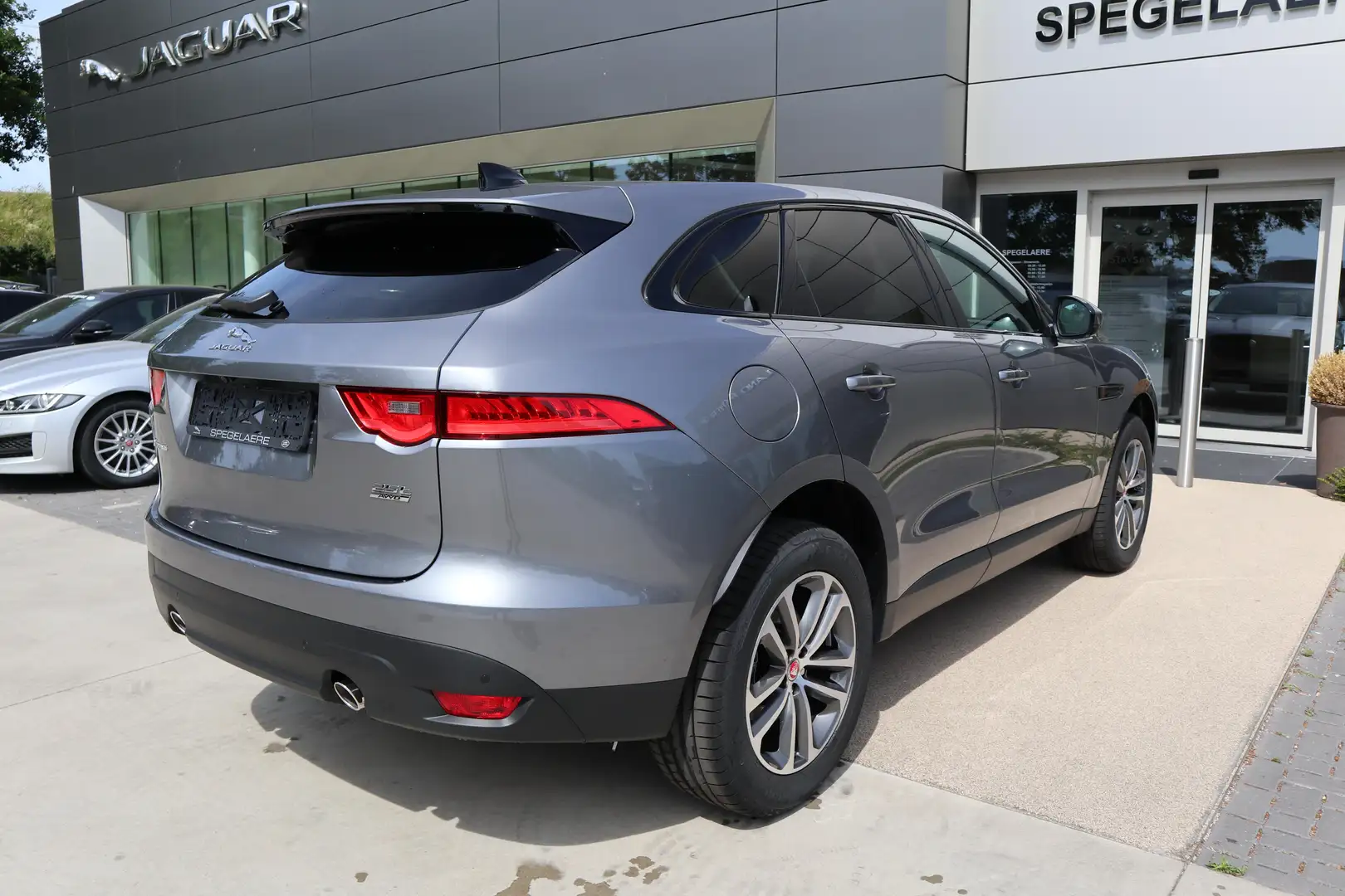 Jaguar F-Pace PRESTIGE Gris - 2