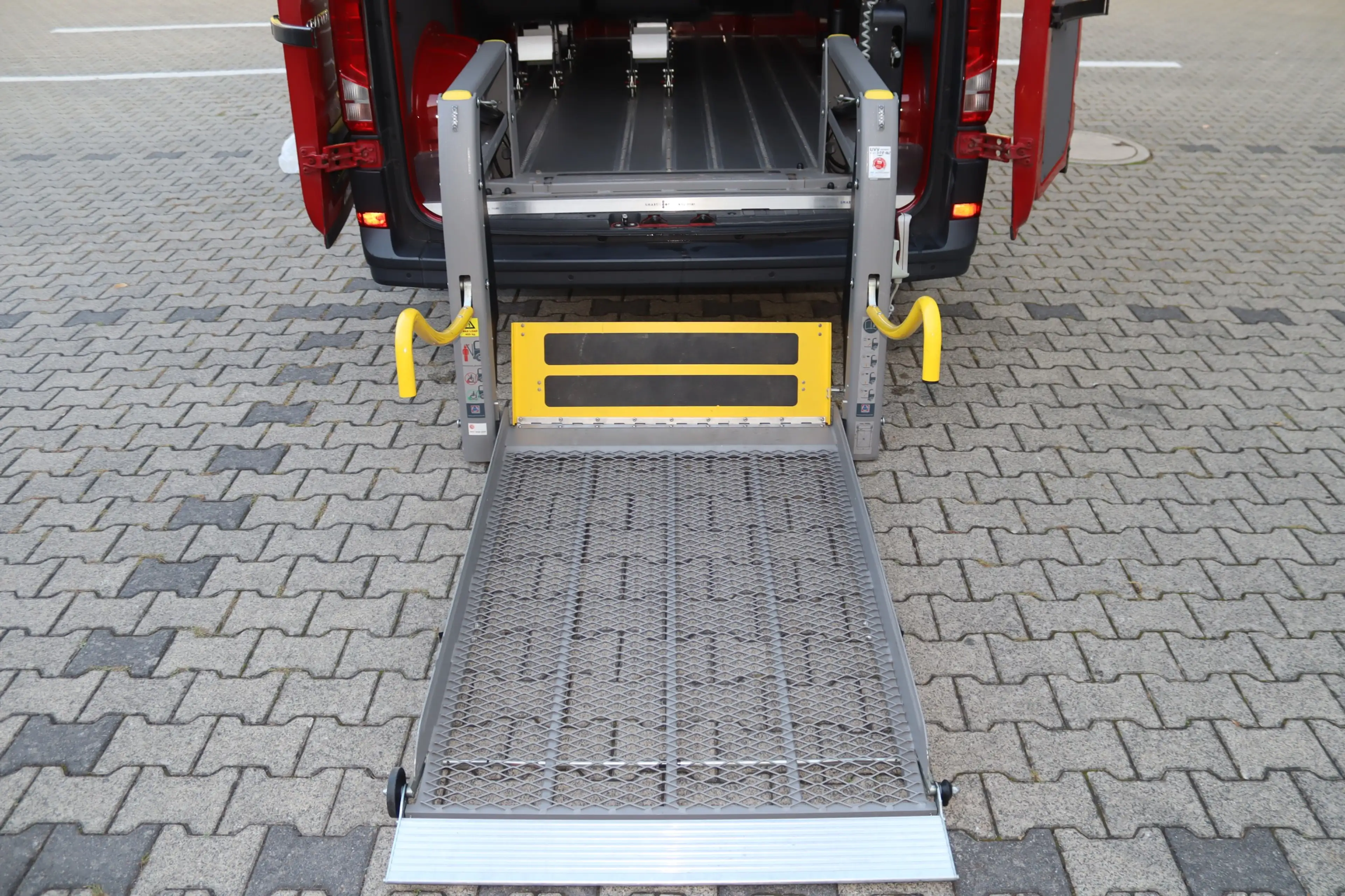 Volkswagen Crafter 35 mittellang Hochdach-Rollstuhl-8SI-PDC — photo 9
