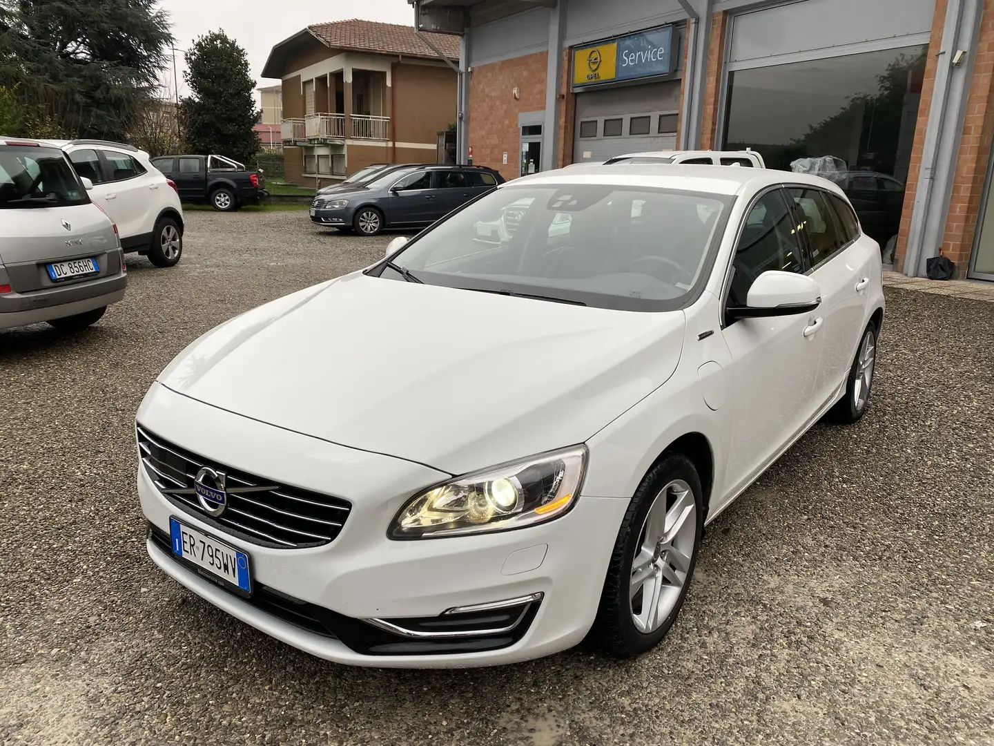 Volvo V60 V60 2.4 D6 phev AWD geatronic- Gancio Traino Bianco - 1