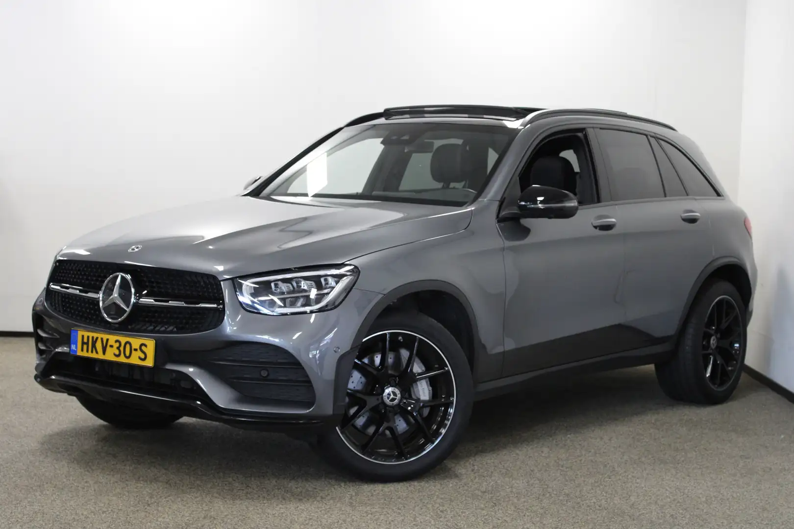 Mercedes-Benz GLC 300 300e 4MATIC AMG Premium Plus 360|Pano|Night Grijs - 1
