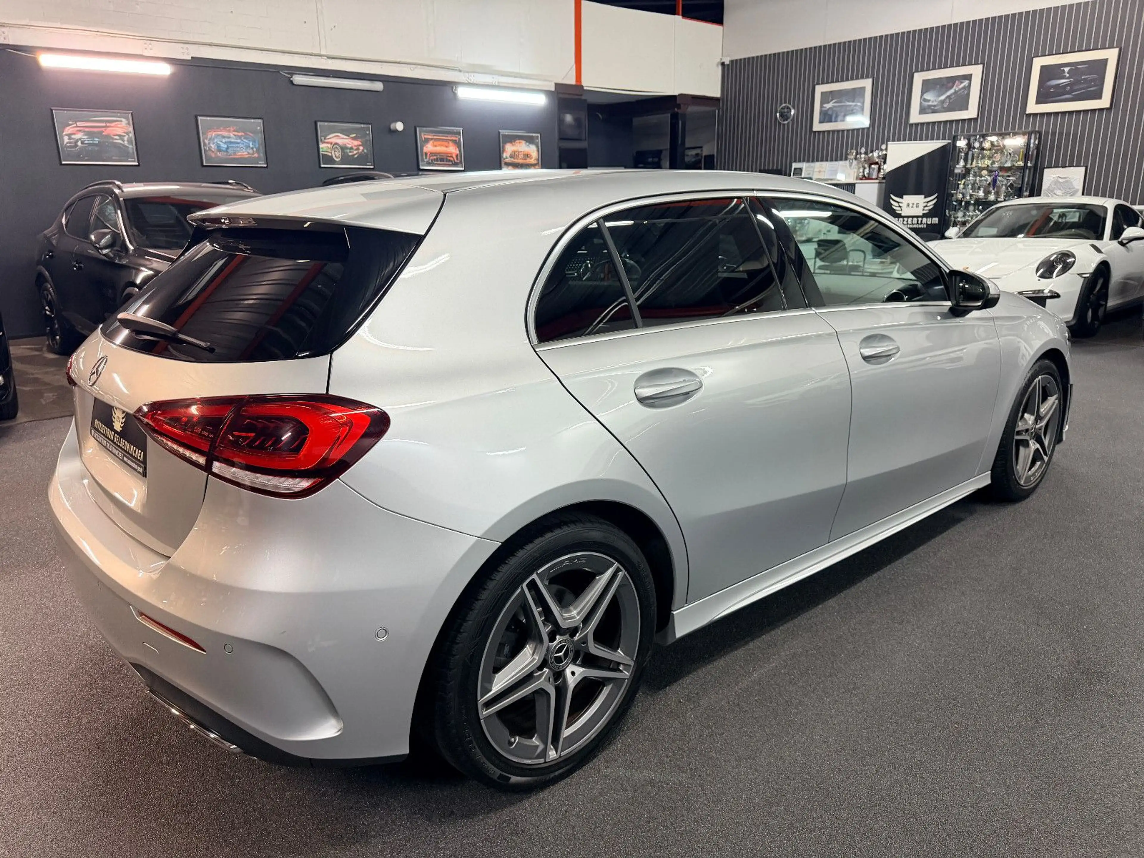 Mercedes-Benz A 180 AMG MBUX/LED/AMBIENTE/KAMERA/PARK-ASSIST/ — photo 11