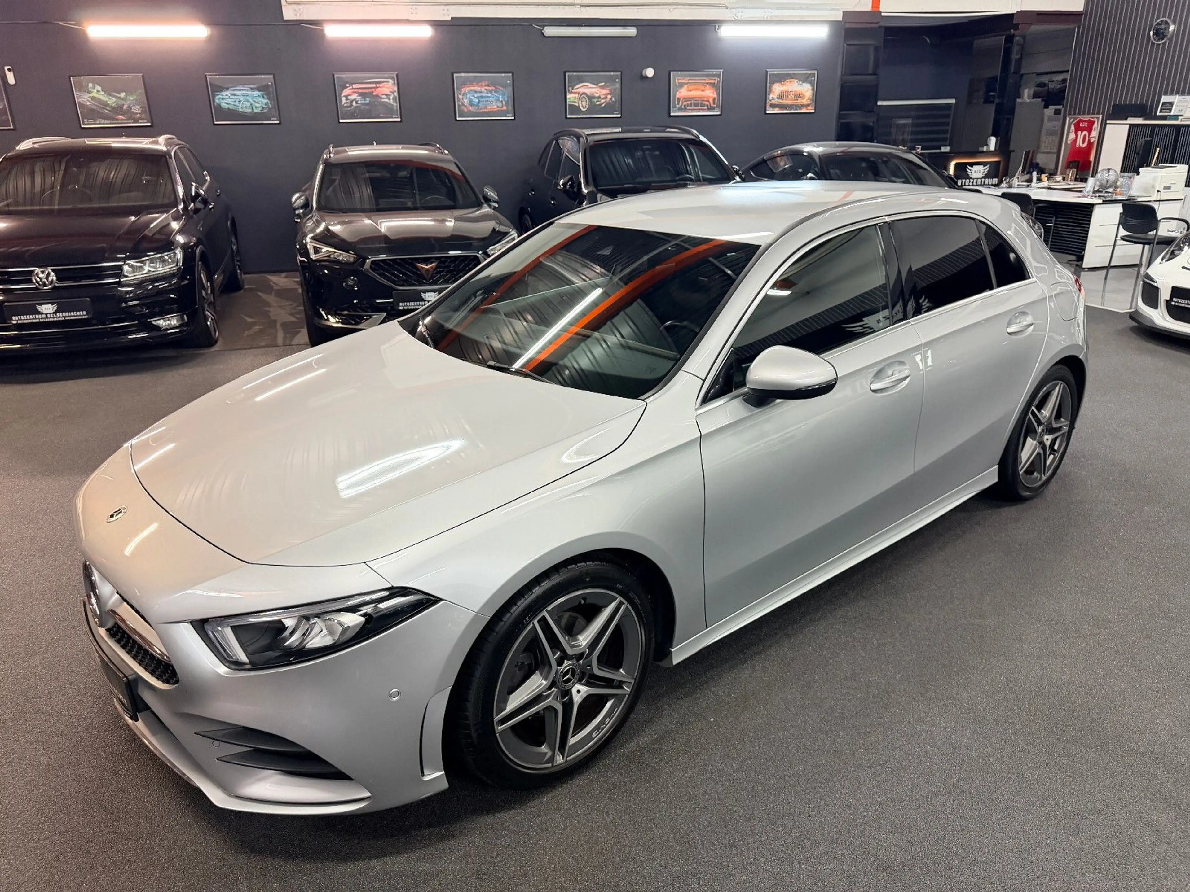 Mercedes-Benz A 180 AMG MBUX/LED/AMBIENTE/KAMERA/PARK-ASSIST/ — photo 3