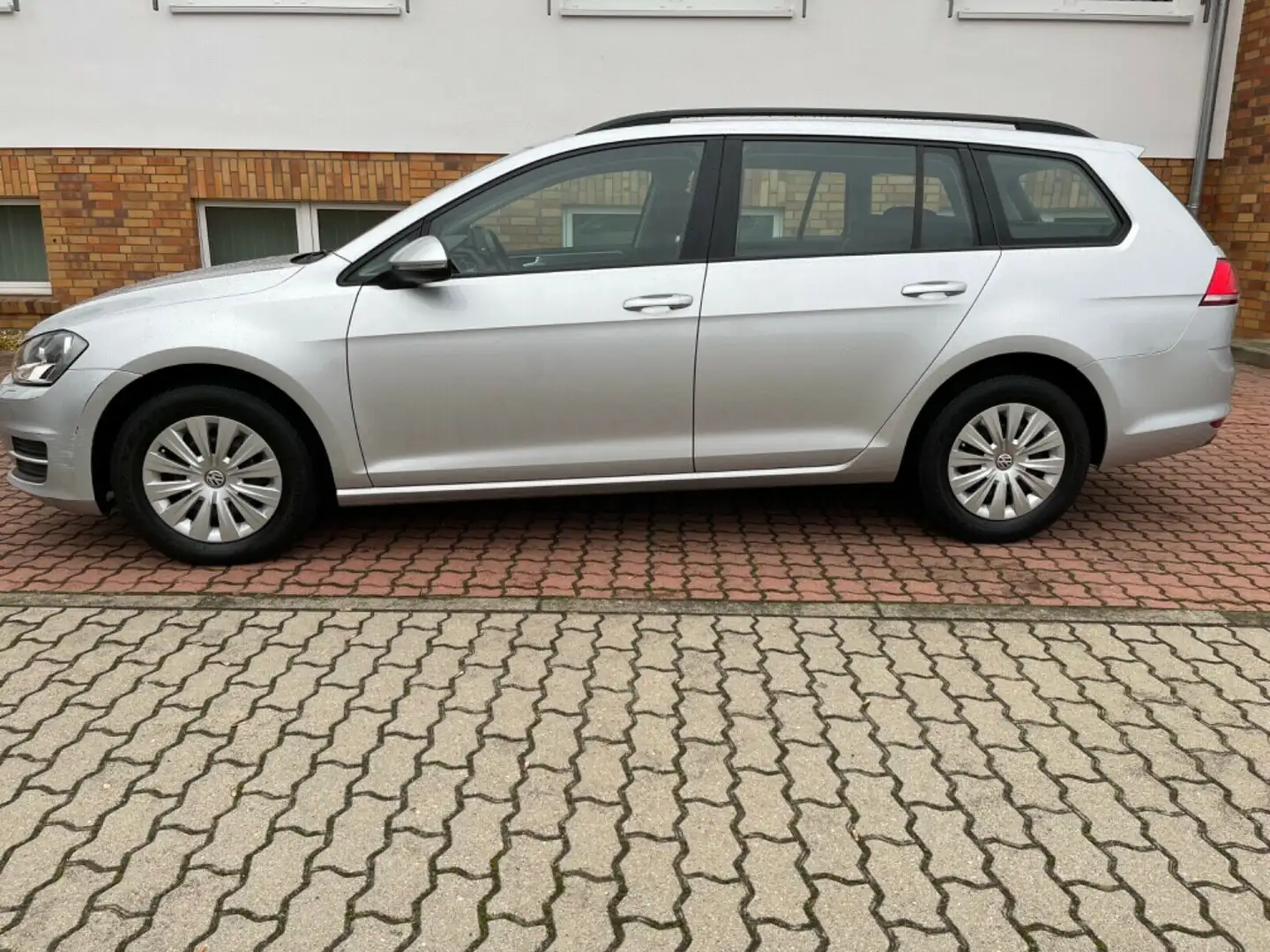 Volkswagen Golf VII Variant Trendline BMT Silber - 2