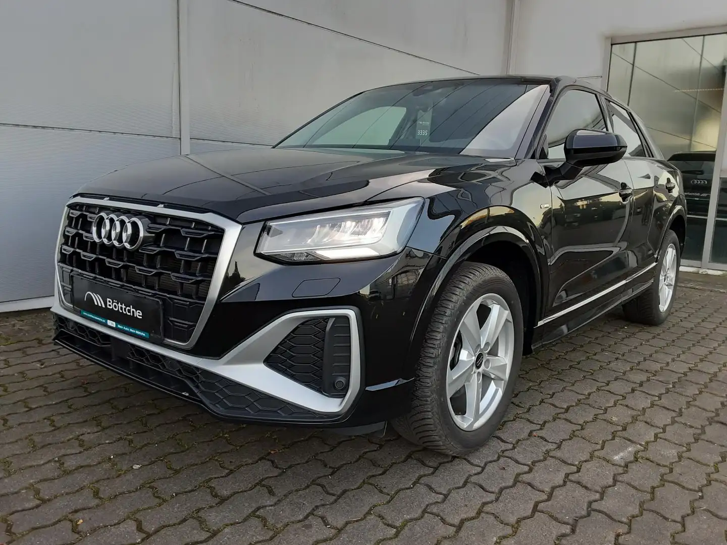 Audi Q2 30 TFSI S line Schwarz - 2